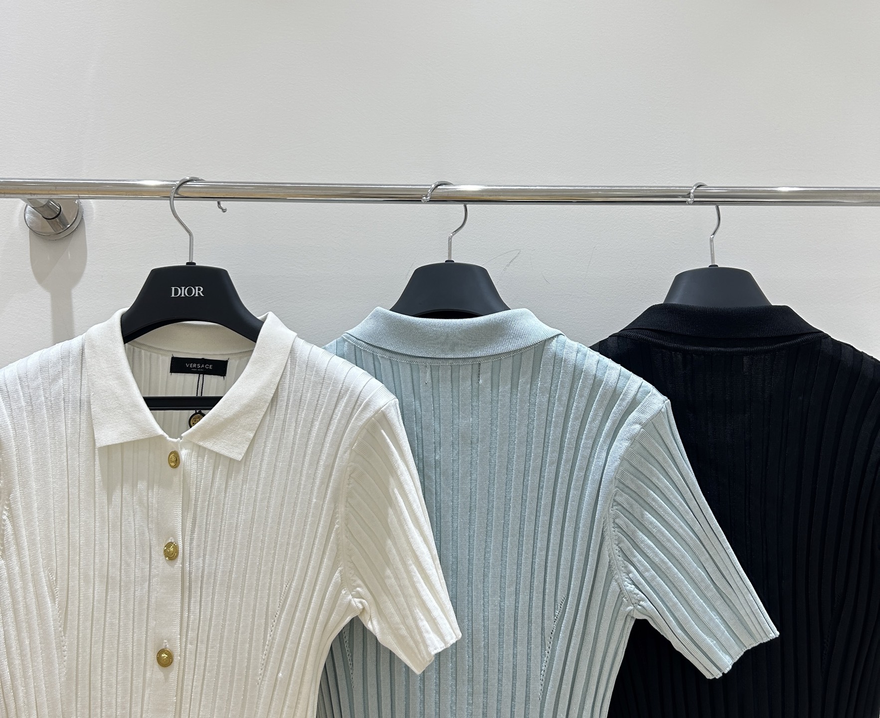 Graceful and Fashionable Women’s Suit with Van Schultzel Short Sleeves - 图片 7