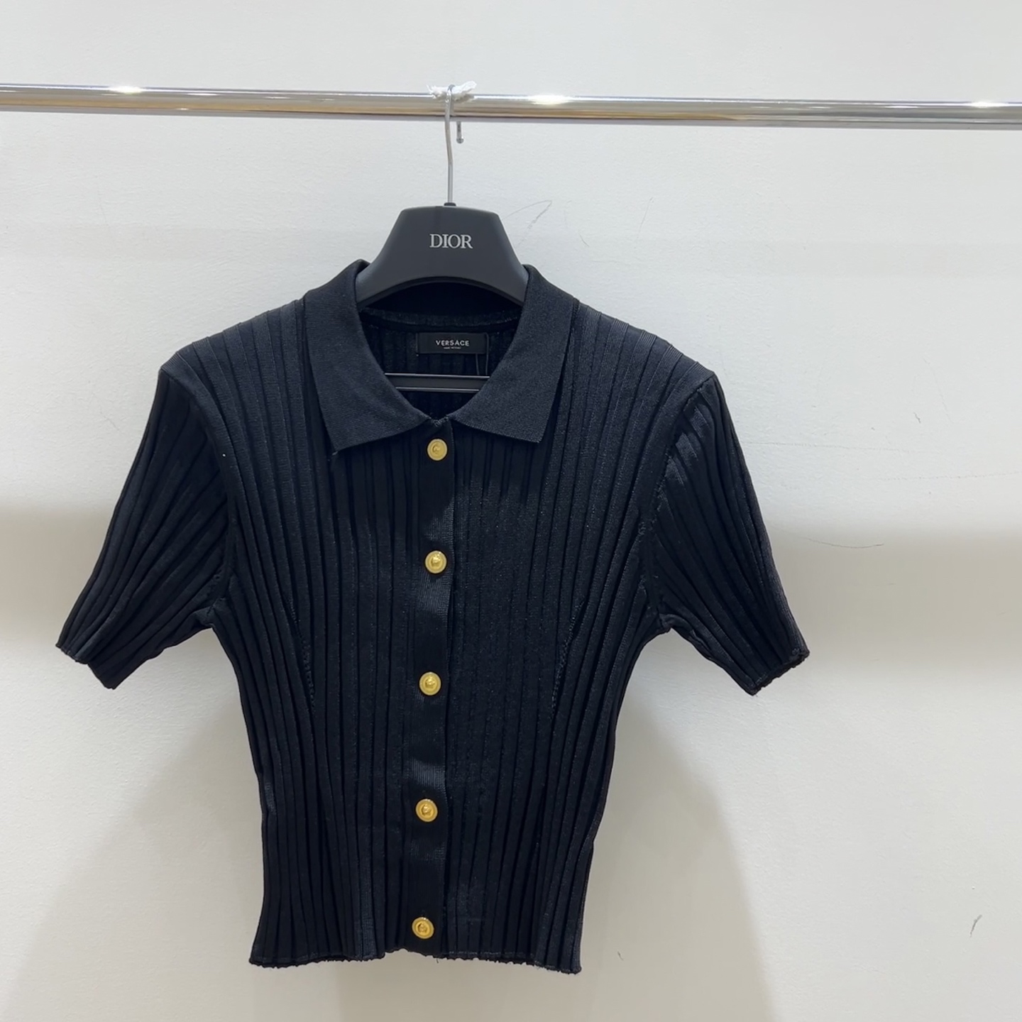 Graceful and Fashionable Women’s Suit with Van Schultzel Short Sleeves - 图片 5