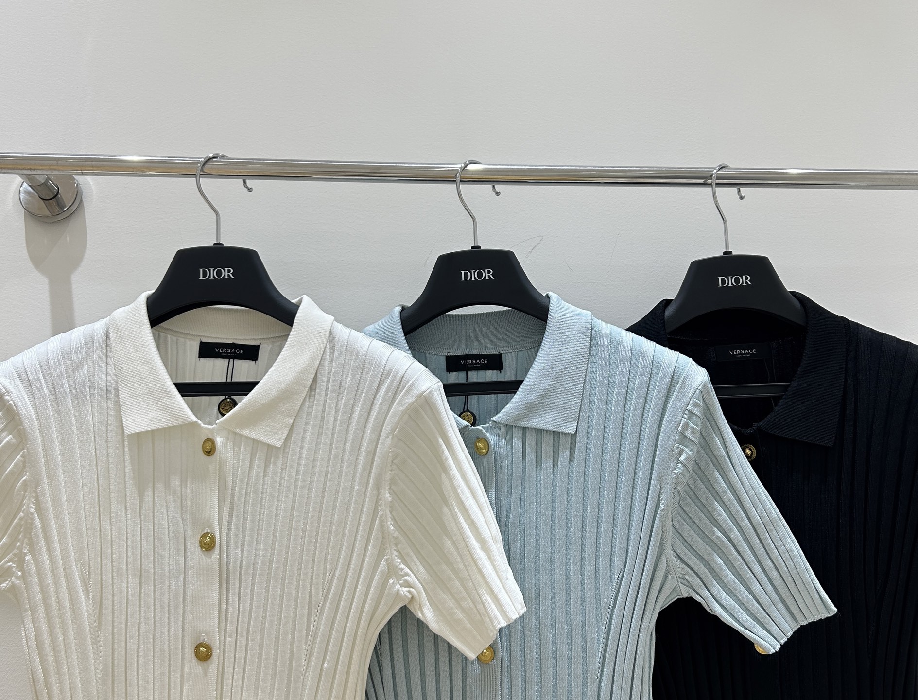 Graceful and Fashionable Women’s Suit with Van Schultzel Short Sleeves - 图片 6
