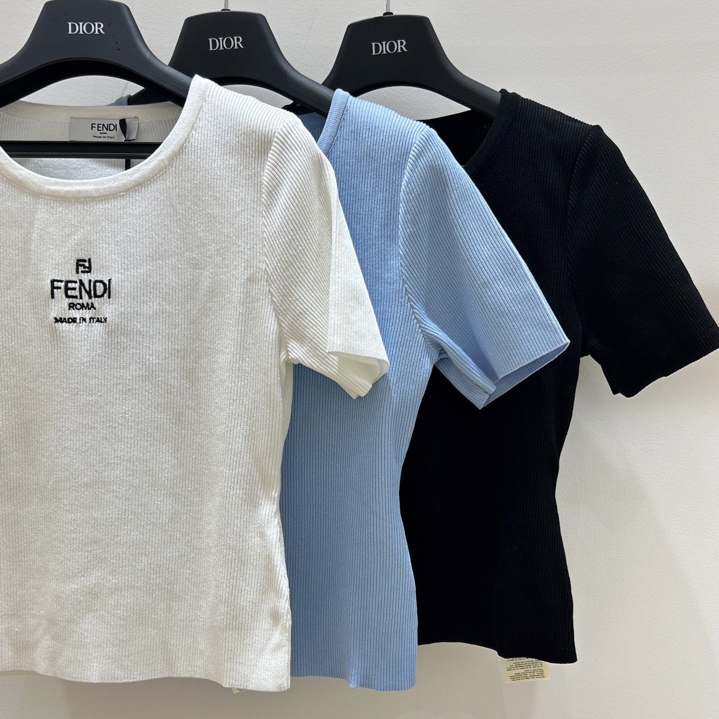 Fendi’s New Classic Embroidered Women’s Suit with Short-Sleeve Shirts Available for Immediate Delivery - 图片 7