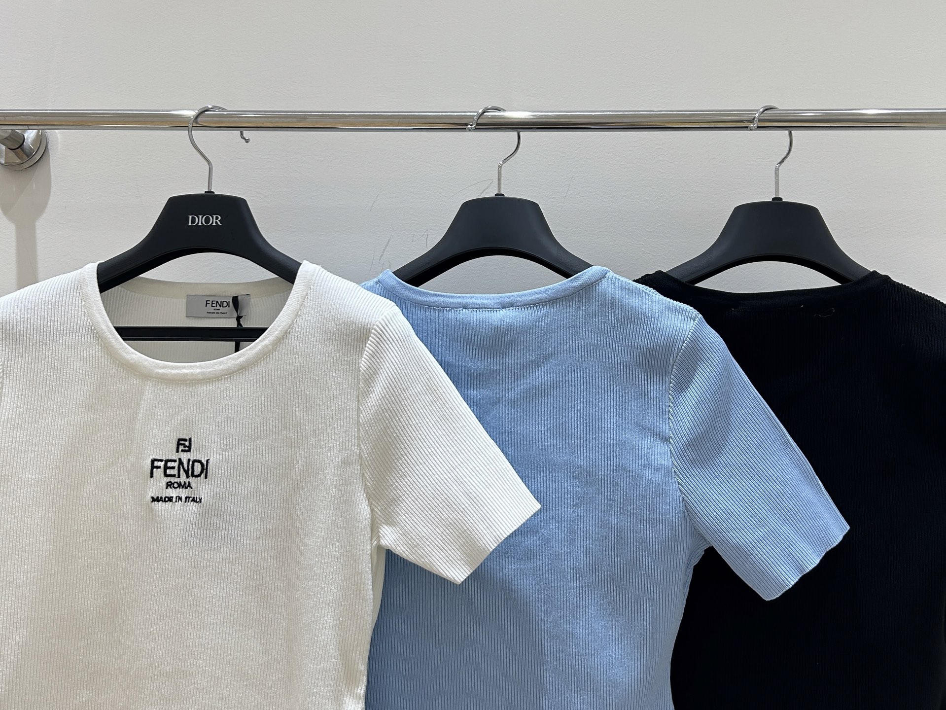 Fendi’s New Classic Embroidered Women’s Suit with Short-Sleeve Shirts Available for Immediate Delivery - 图片 8