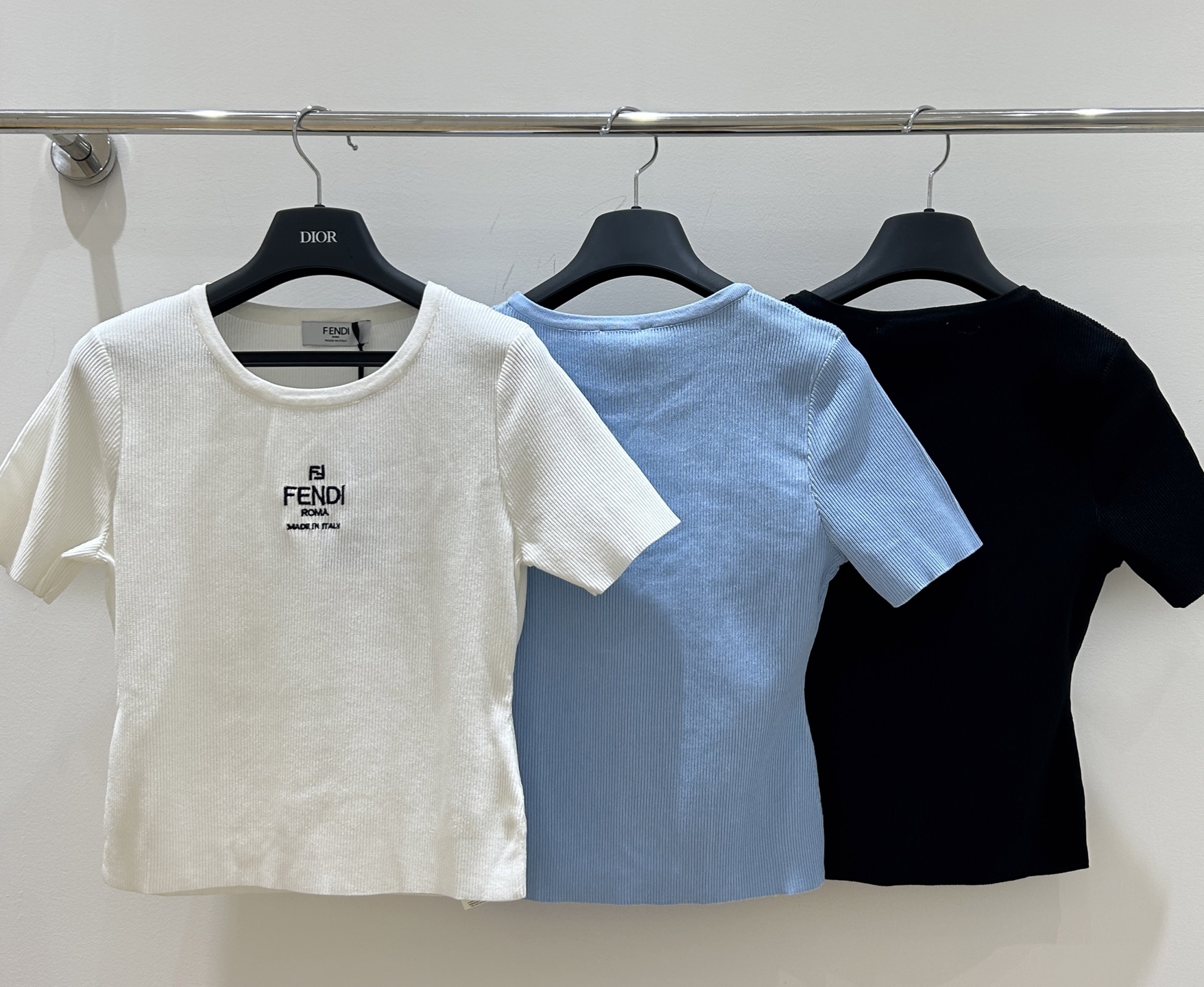 Fendi’s New Classic Embroidered Women’s Suit with Short-Sleeve Shirts Available for Immediate Delivery - 图片 2