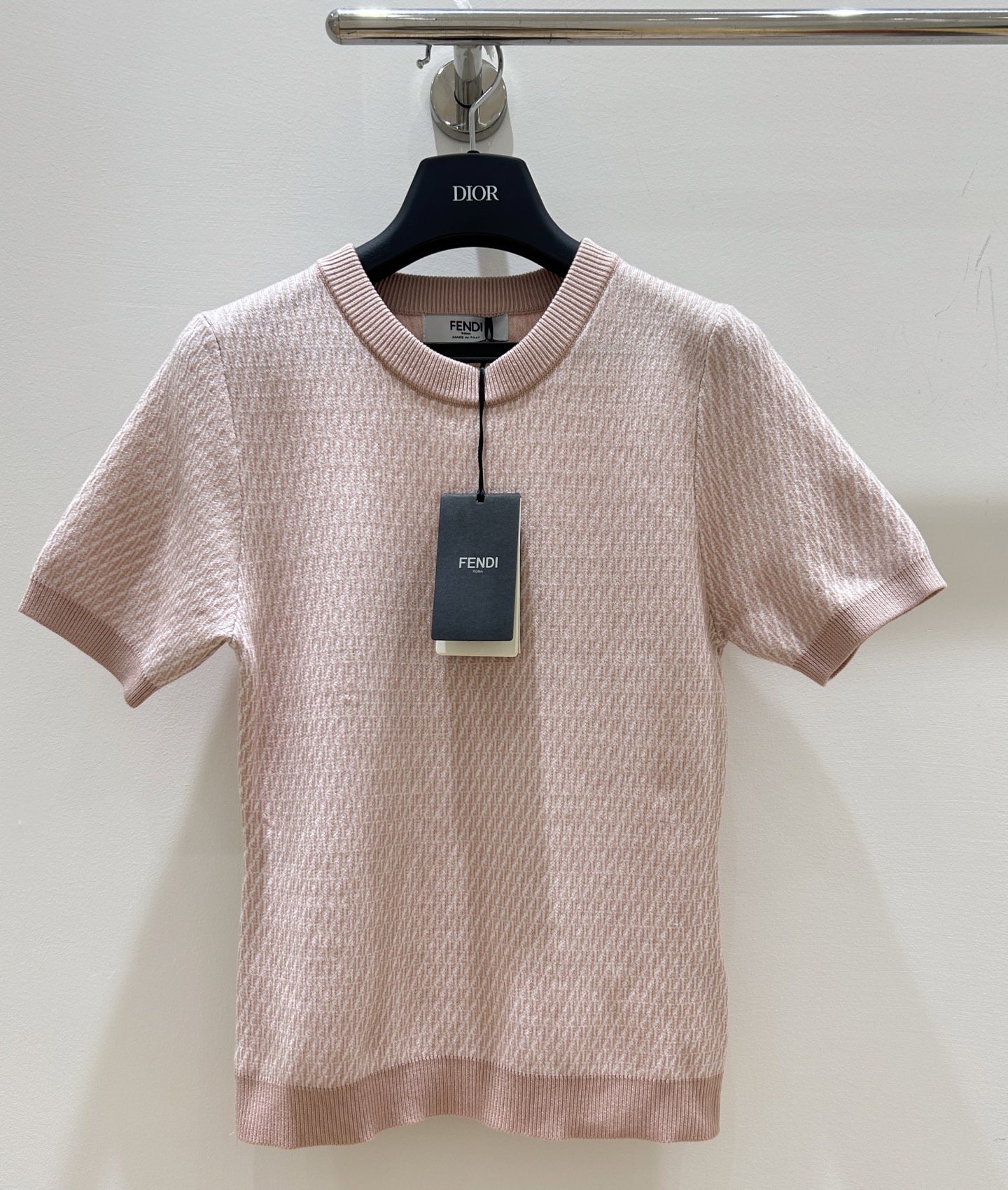 Original Ferocious Women’s Suit with Simplistic Fendi Letter and Rounded Sleeve: Classic, Air-Comfort, Spring/Summer Versatility - 图片 1