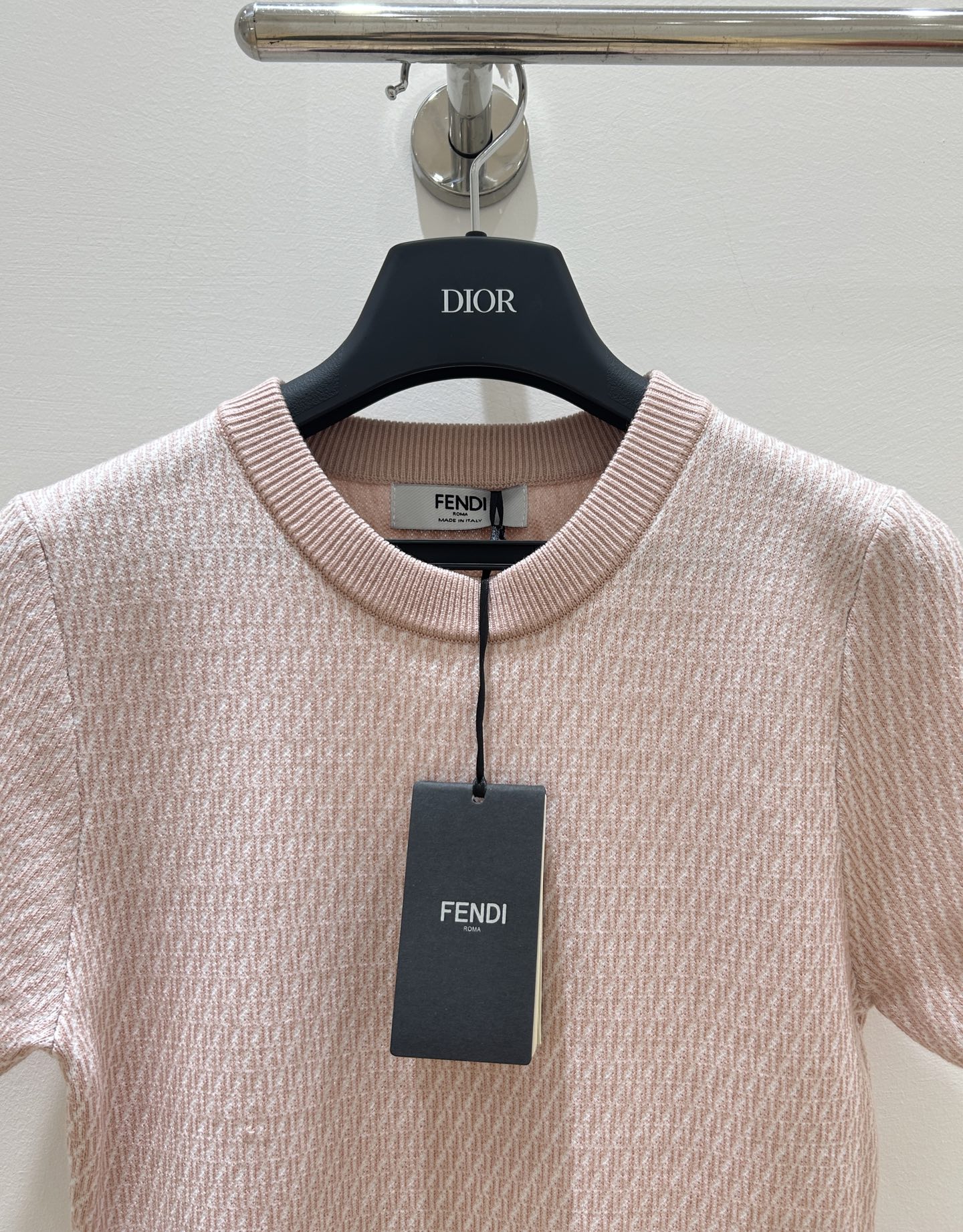 Original Ferocious Women’s Suit with Simplistic Fendi Letter and Rounded Sleeve: Classic, Air-Comfort, Spring/Summer Versatility - 图片 3