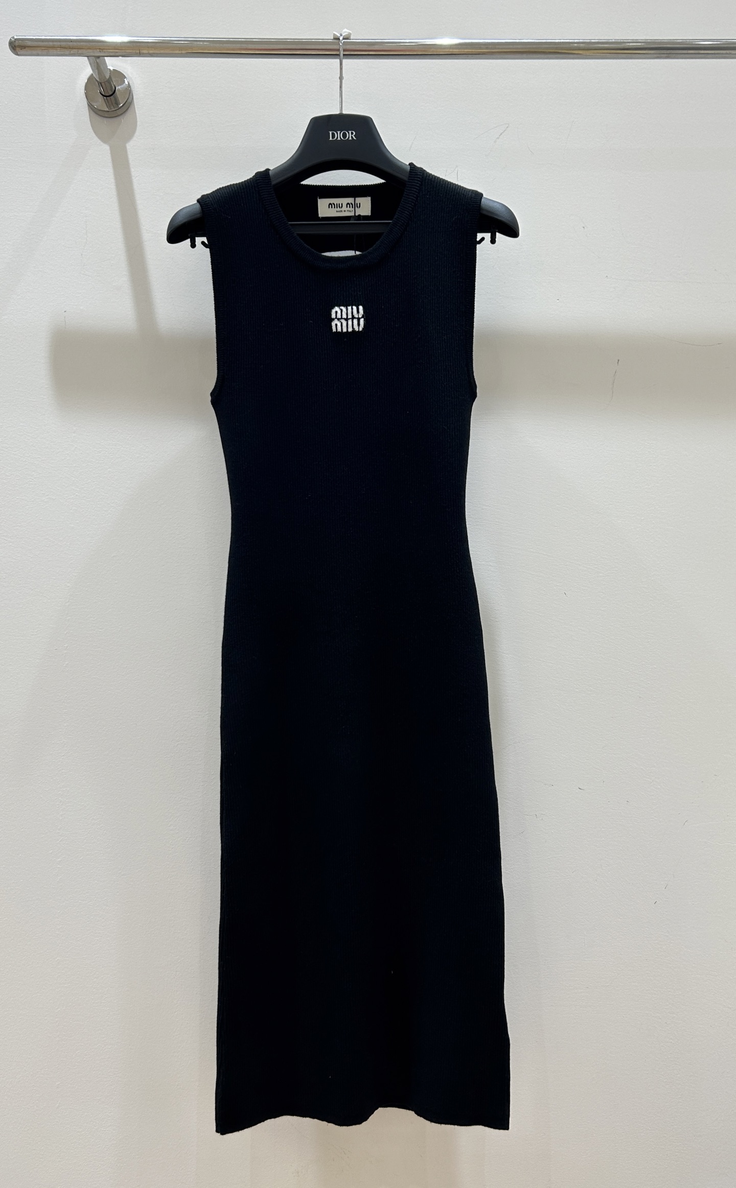 NO:322342,Miu Miu family!  Special counter model!  Chest letter logo pattern jacquard round neck sleeveless backless dress!  Complete three standards!  S/M/L, shipped in stock!  (M size bust 68 skirt length 102), miumiu, skirts, alexander wang19860909Miu缪家！专柜款！胸口字母logo图案提花圆领无袖露背连衣裙！三标齐全！码数S/M/L,现货发！(M码胸围68裙长102),,miumiu,skirts,alexander wang,Women's clothing