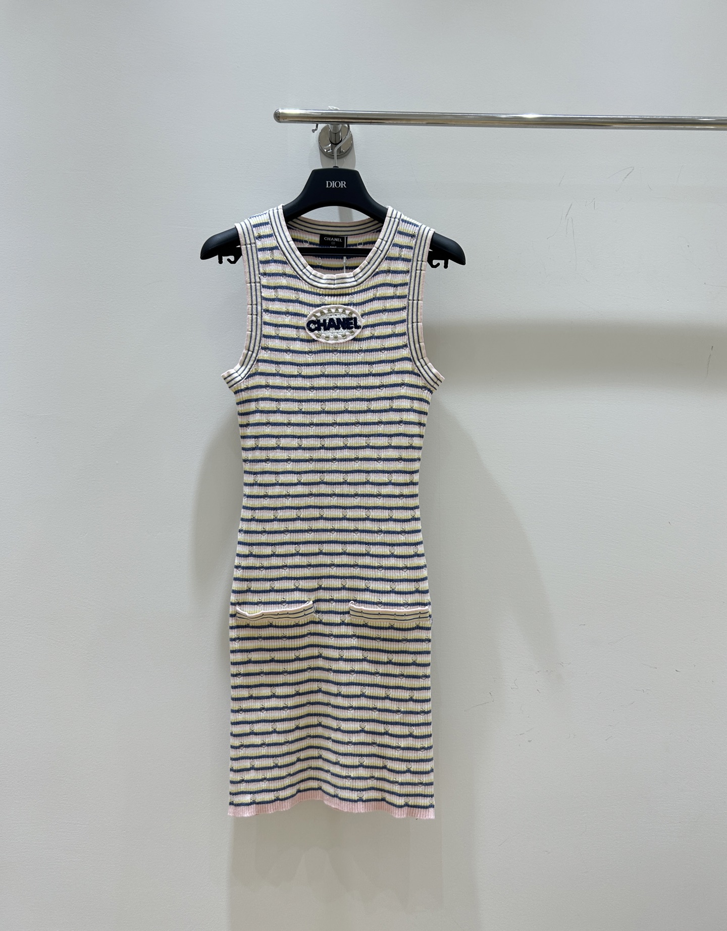 NO:326110,CC Xiaoxiang Home!  Special counter model!  Embroidered letter logo badge on chest color striped sleeveless slim vest dress!  Complete three standards!  S/M/L, shipped in stock!  (M size bust 66 skirt length 88), chanel, skirts, alexander wang19860909CC小香家！专柜款！胸前刺绣字母logo徽章彩色条纹无袖显瘦背心连衣裙！三标齐全！码数S/M/L,现货发！(M码胸围66裙长88),,chanel,skirts,alexander wang,Women's clothing