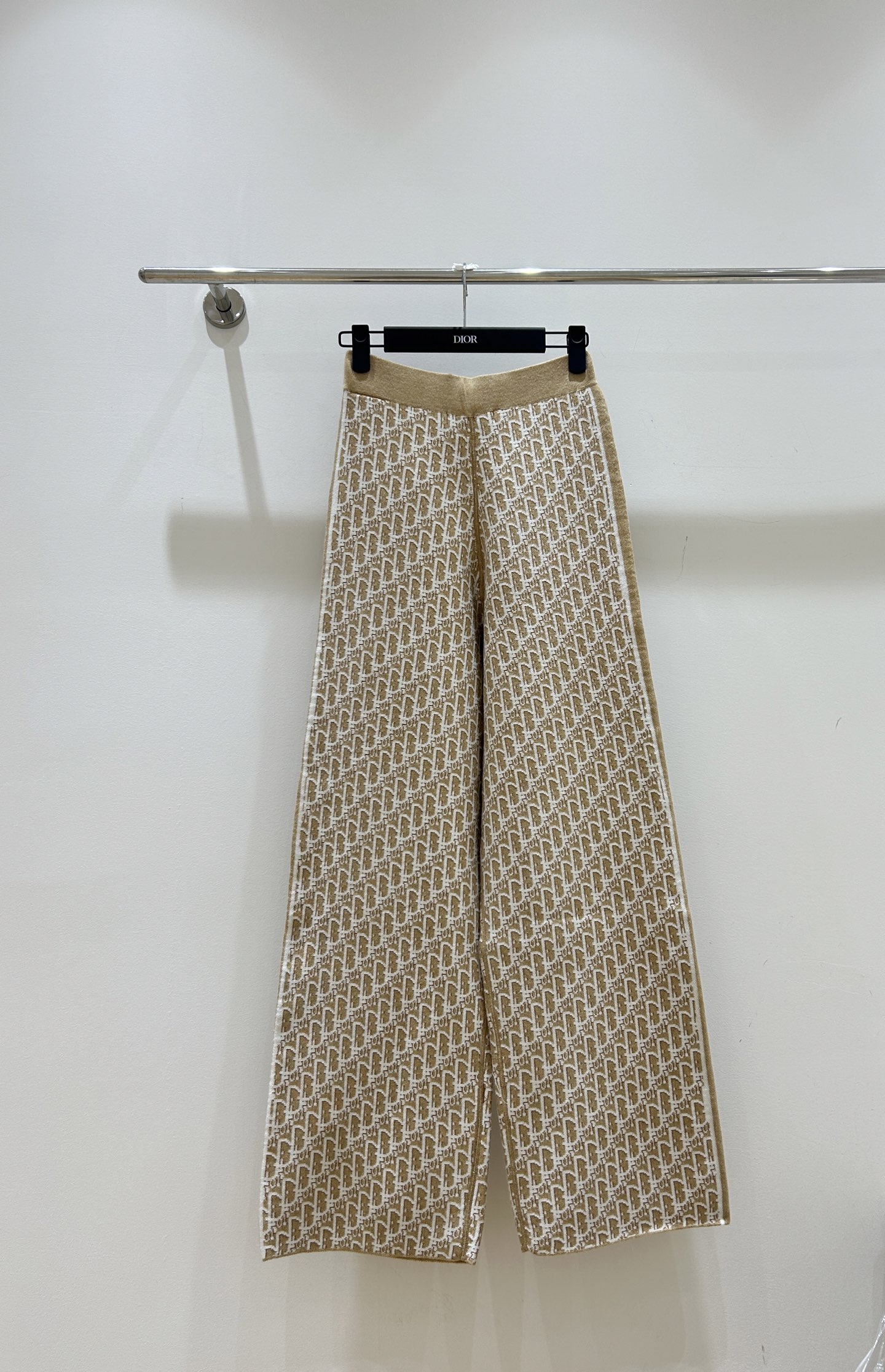 NO:326121,Dio* Di's home!  Special counter model!  Classic letter logo pattern jacquard and casual trousers on both sides!  Complete three standards!  S/M/L, shipped in stock!  (M size waist 64 pants length 106), dior,dior,alexander wang19860909Dio*迪家！专柜款！经典字母logo图案提花两面穿休闲长裤！三标齐全！码数S/M/L,现货发！(M码腰围64裤长106),,dior,dior,alexander wang,Women's clothing