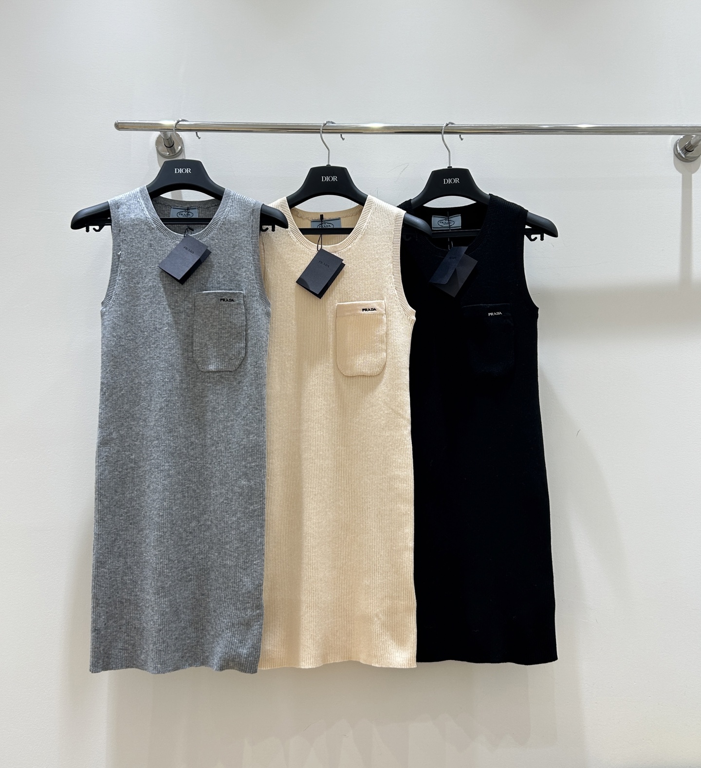 NO:326247,New summer style, chest pocket design vest dress, coexisting elegance and practicality, light fabric, breathable and comfortable, creating a new summer fashion look. Size, skirts, alexander wang19860909夏季新款 胸前口袋设计背心连衣裙,优雅与实用并存,轻盈面料,透气舒适,打造夏日时尚新造型 码数,,skirts,alexander wang,Women's clothing