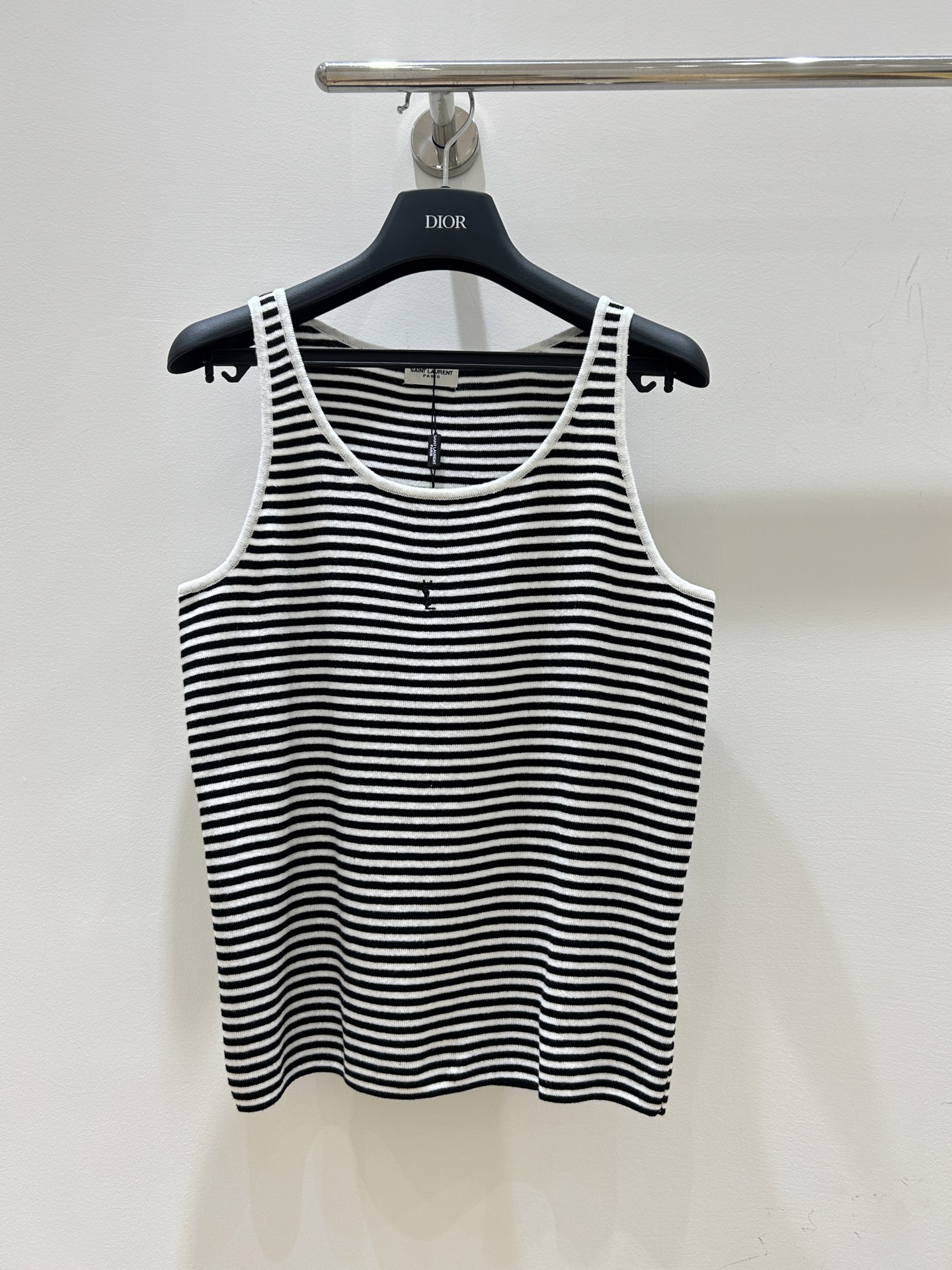 NO:326128,Ysl home!  Special counter model!  Chest embroidered letter logo pattern sleeveless contrasting striped vest!  Complete three standards!  S/M/L, shipped in stock!  (M size bust 86 length 58), saint laurent,louis vuitton,alexander wang19860909Ysl家！专柜款！胸口刺绣字母logo图案无袖撞色条纹背心！三标齐全！码数S/M/L,现货发！(M码胸围86衣长58),,saint laurent,louis vuitton,alexander wang,Women's clothing