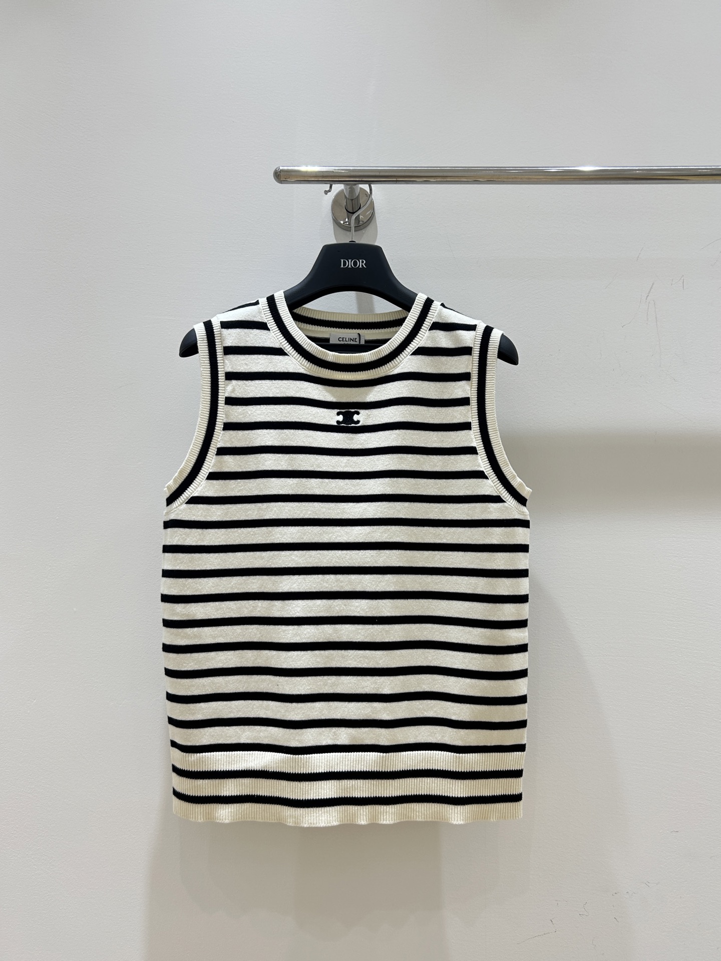 NO:326257,New summer style striped embroidered vest, simple without losing its style. Exquisite embroidery, breathable and thin, and the striped design is classic and versatile. A must-have for summer, and it can be worn to a new level of fashion!  Alexander wang19860909夏季新款 条纹刺绣背心,简约而不失格调.精致刺绣,透气轻薄,条纹设计经典百搭.夏日必备,穿出时尚新高度！ 码数,,alexander wang,Women's clothing