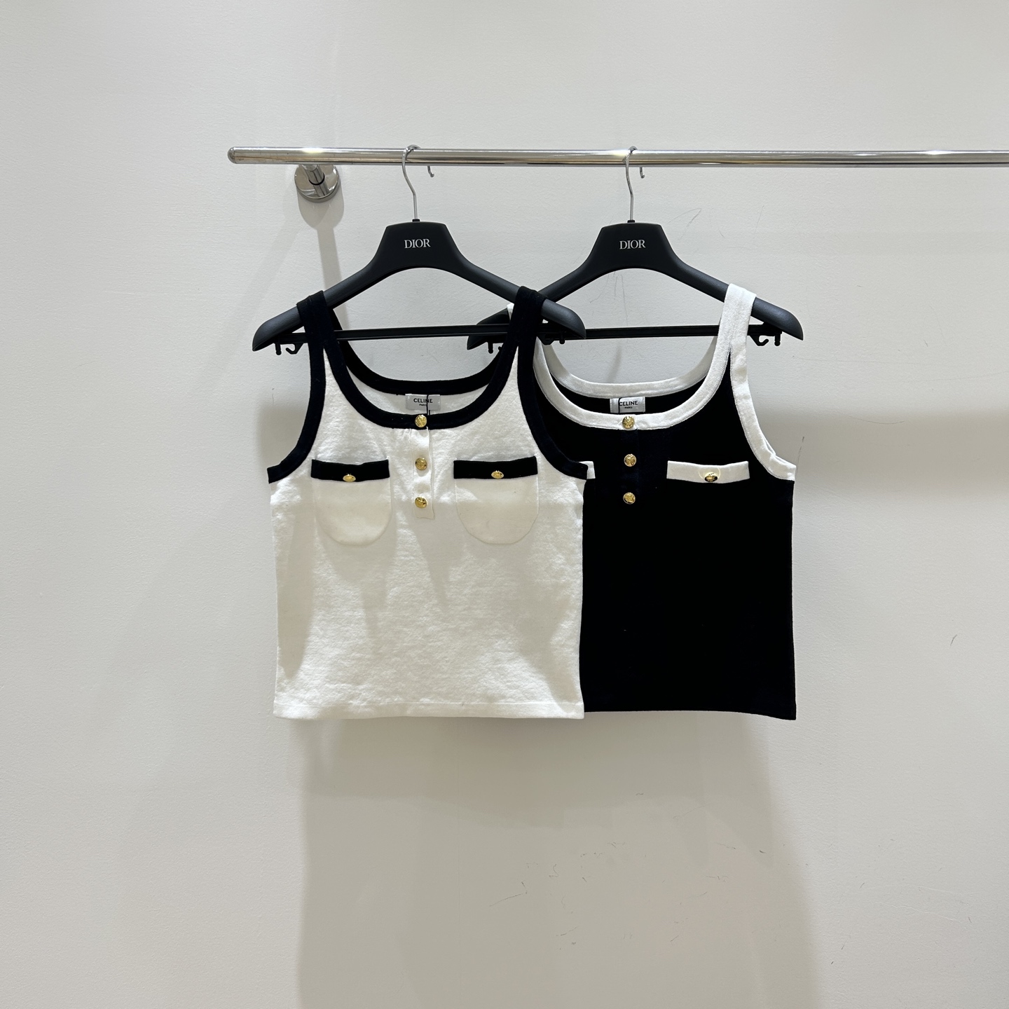 NO:749431,celine new black and white contrasting color pocket sleeveless vest SML ready for delivery,,celine,19860909celine新款黑白撞色口袋无袖背心SML现货发,,celine,,Women's clothing
