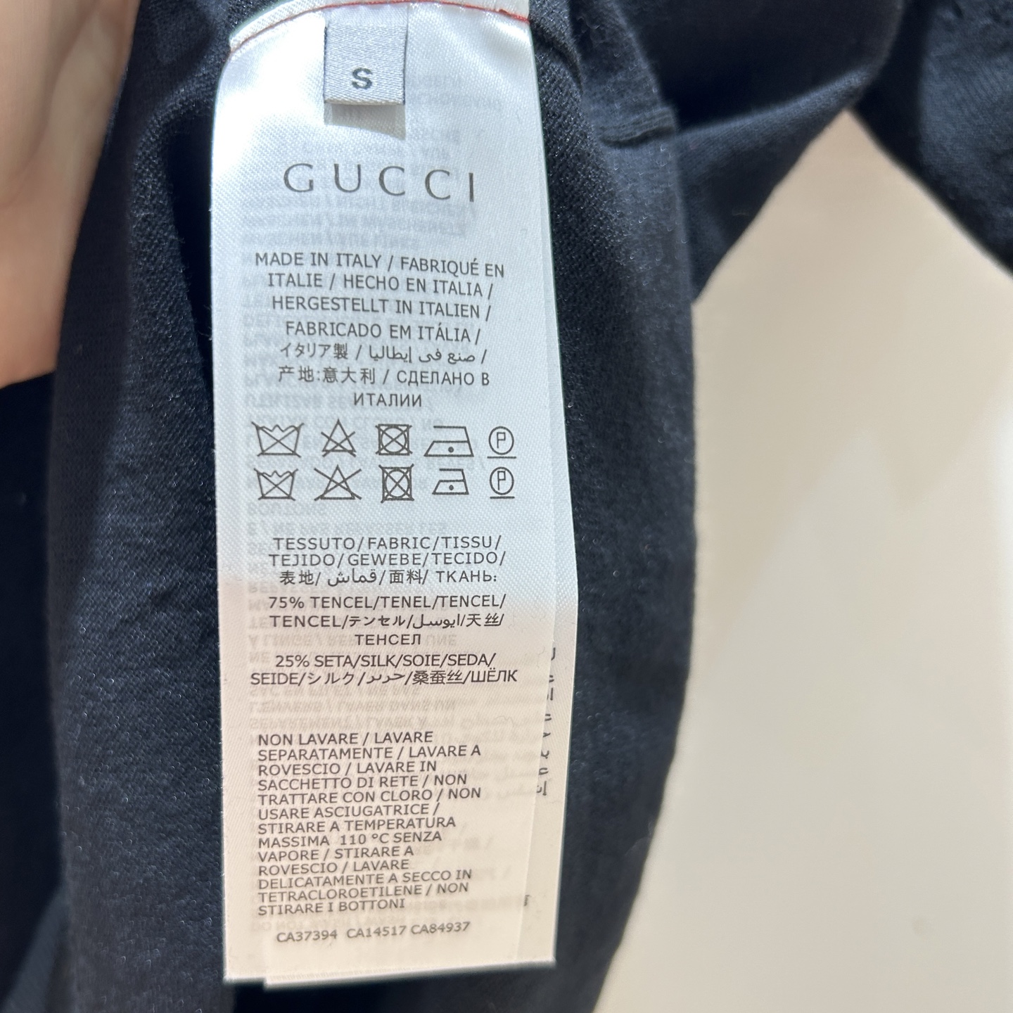 “Original Gucci Binary Short Sleeve Outfits: Classic Design for Stylish Women” - 图片 9