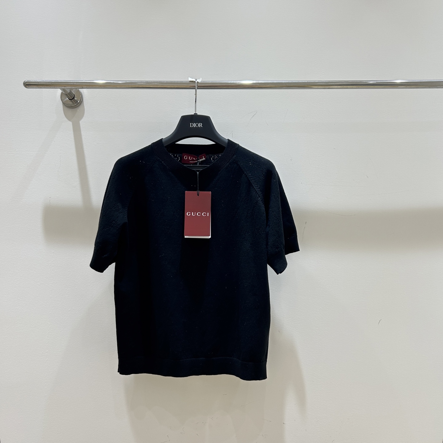 “Original Gucci Binary Short Sleeve Outfits: Classic Design for Stylish Women” - 图片 4
