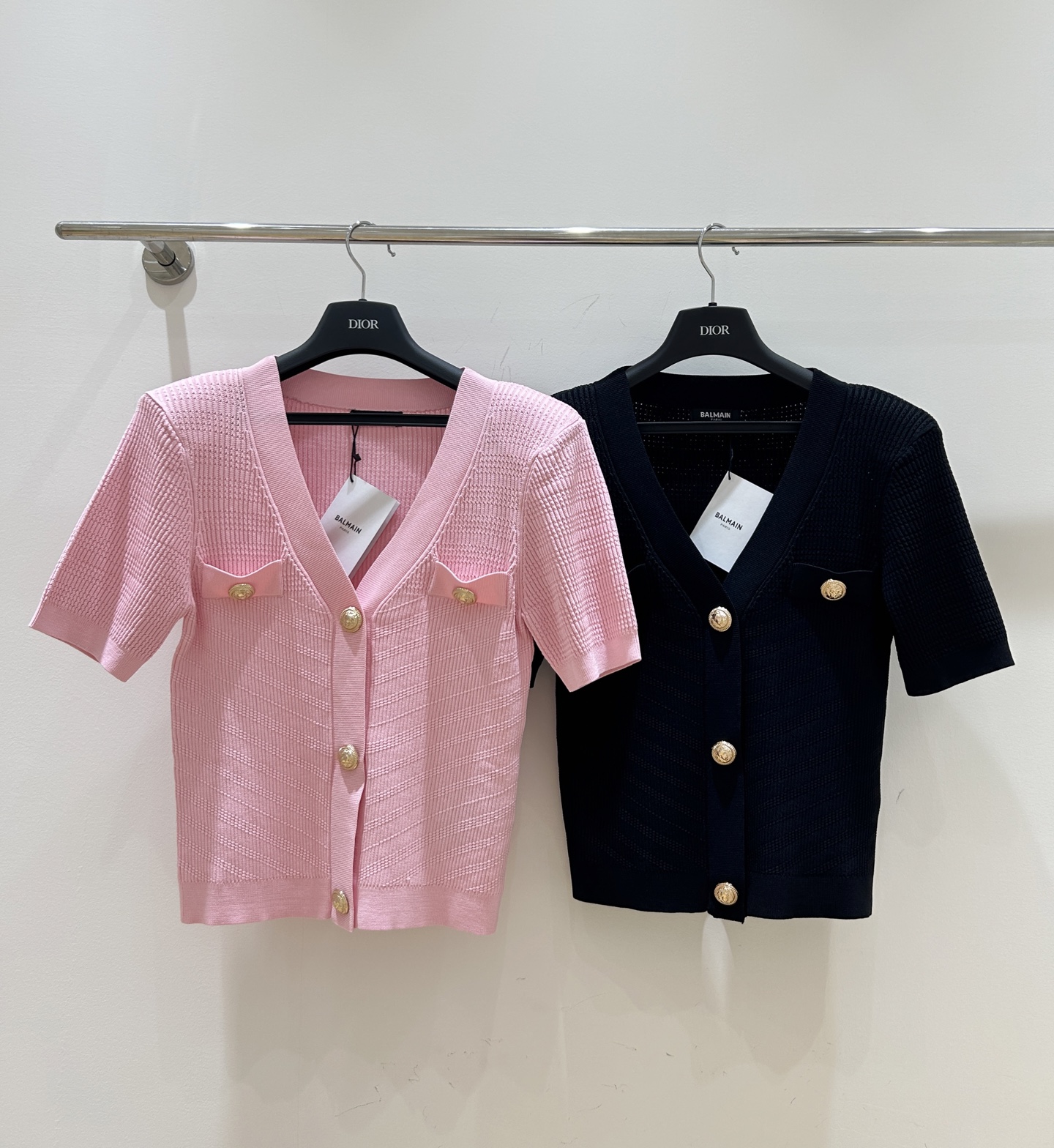 Stylish Balman V Shorts: Short-sleeve V-collar design for a chic and easy look.