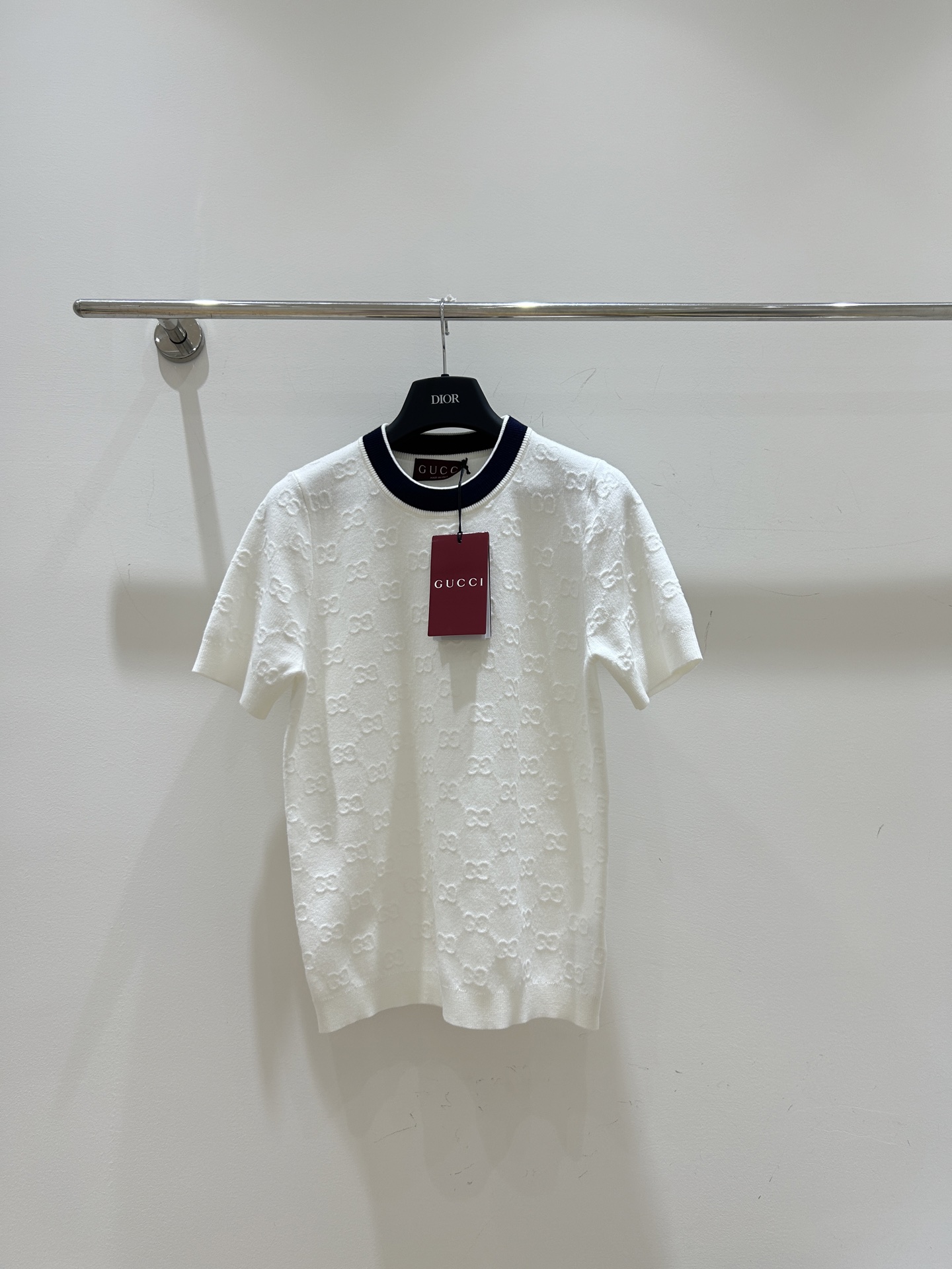 Luxurious Gucci Dress with Short-Sleeve Design and Letter Detailing - 图片 3