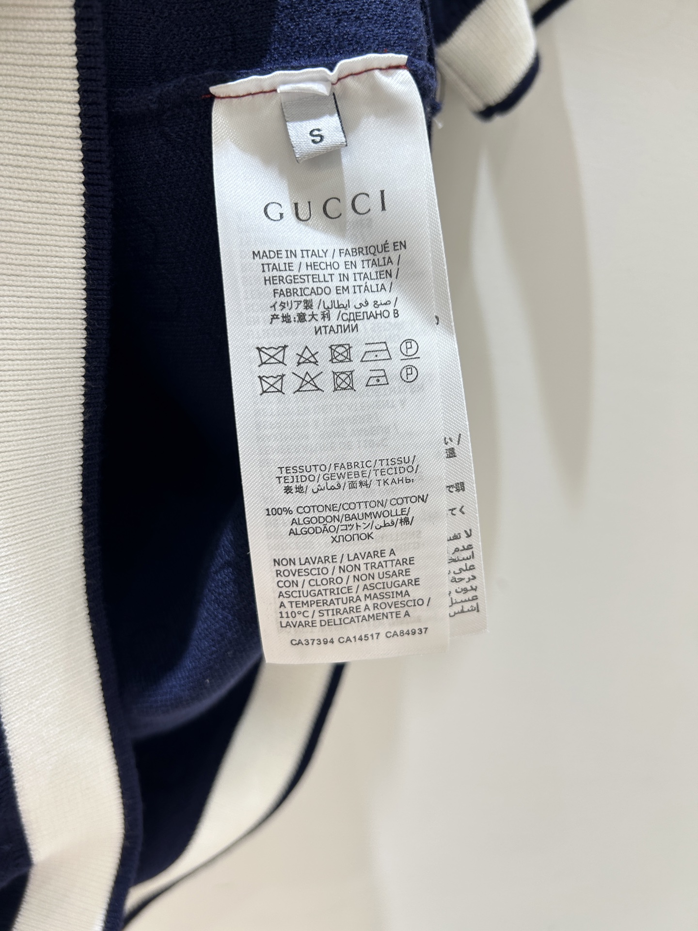 Luxurious Gucci Dress with Short-Sleeve Design and Letter Detailing - 图片 9