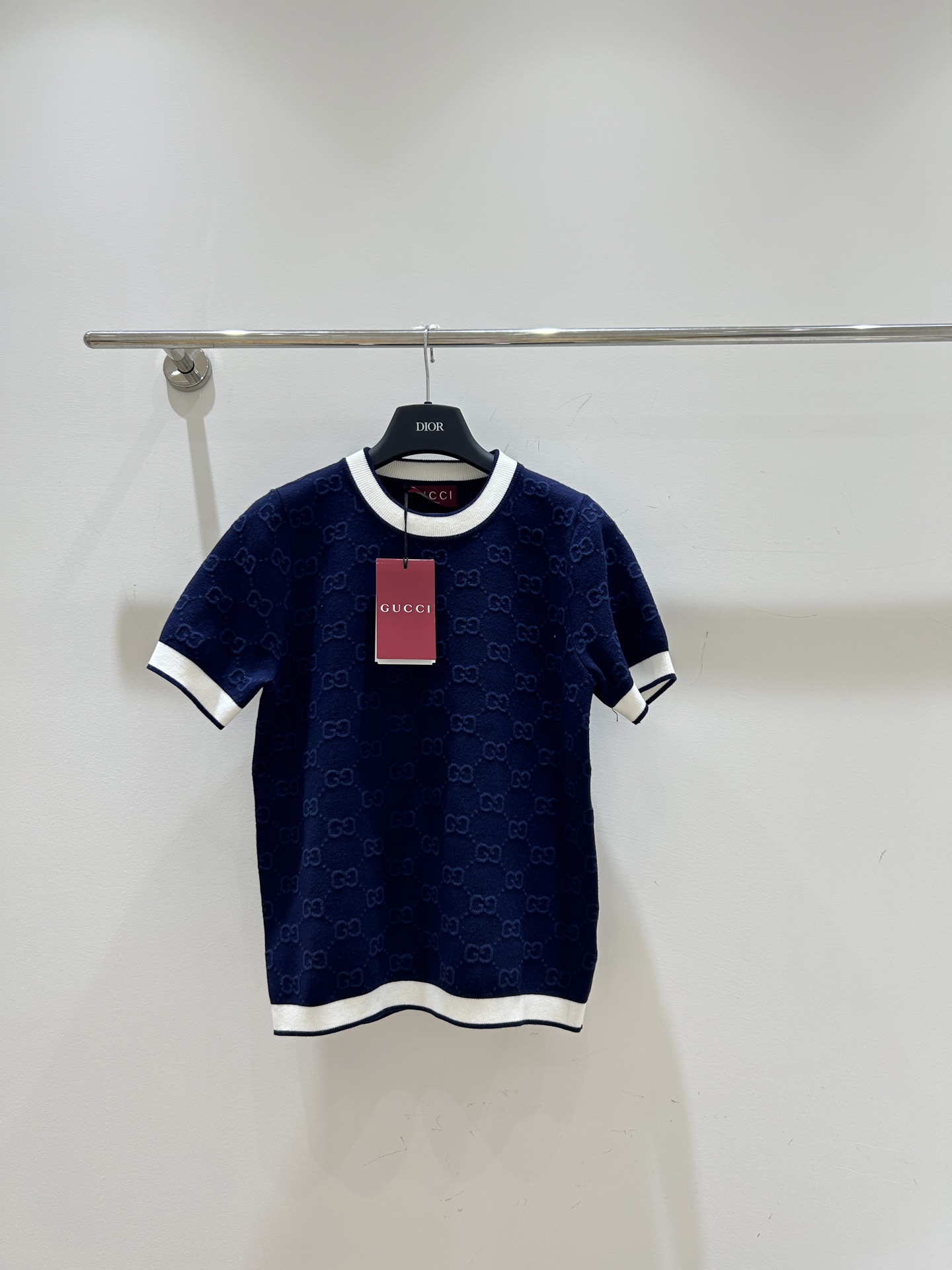 Luxurious Gucci Dress with Short-Sleeve Design and Letter Detailing - 图片 4