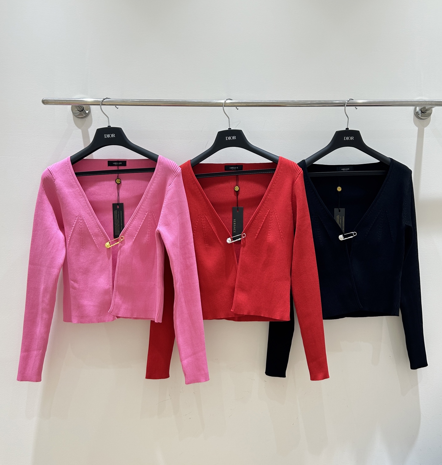 “Stylish Bad-Ass Girl: Simplicity Meets Extravagance with Gold Pin Jacket” - 图片 1