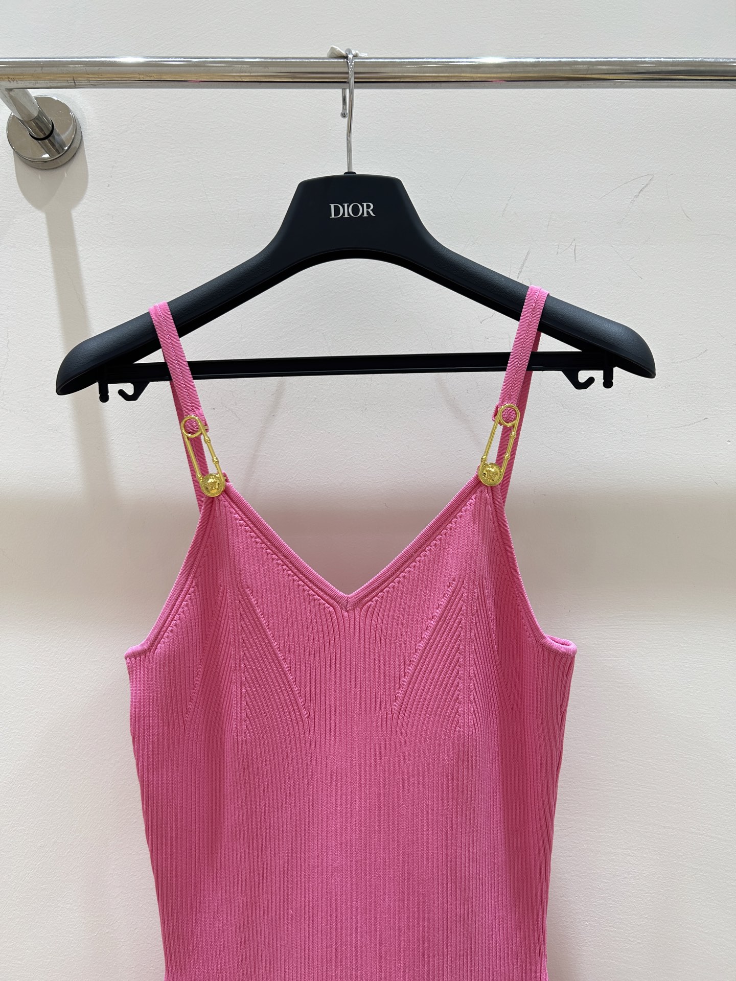 Luxurious Bad-Ass Girl Summer Dress with Elegant Pin Design and High-Quality Fabric - 图片 3