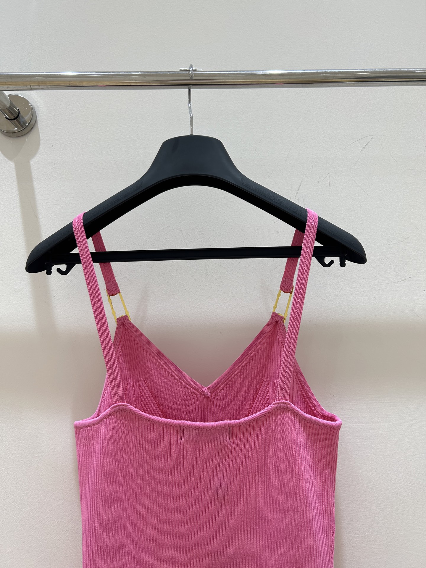 Luxurious Bad-Ass Girl Summer Dress with Elegant Pin Design and High-Quality Fabric - 图片 4