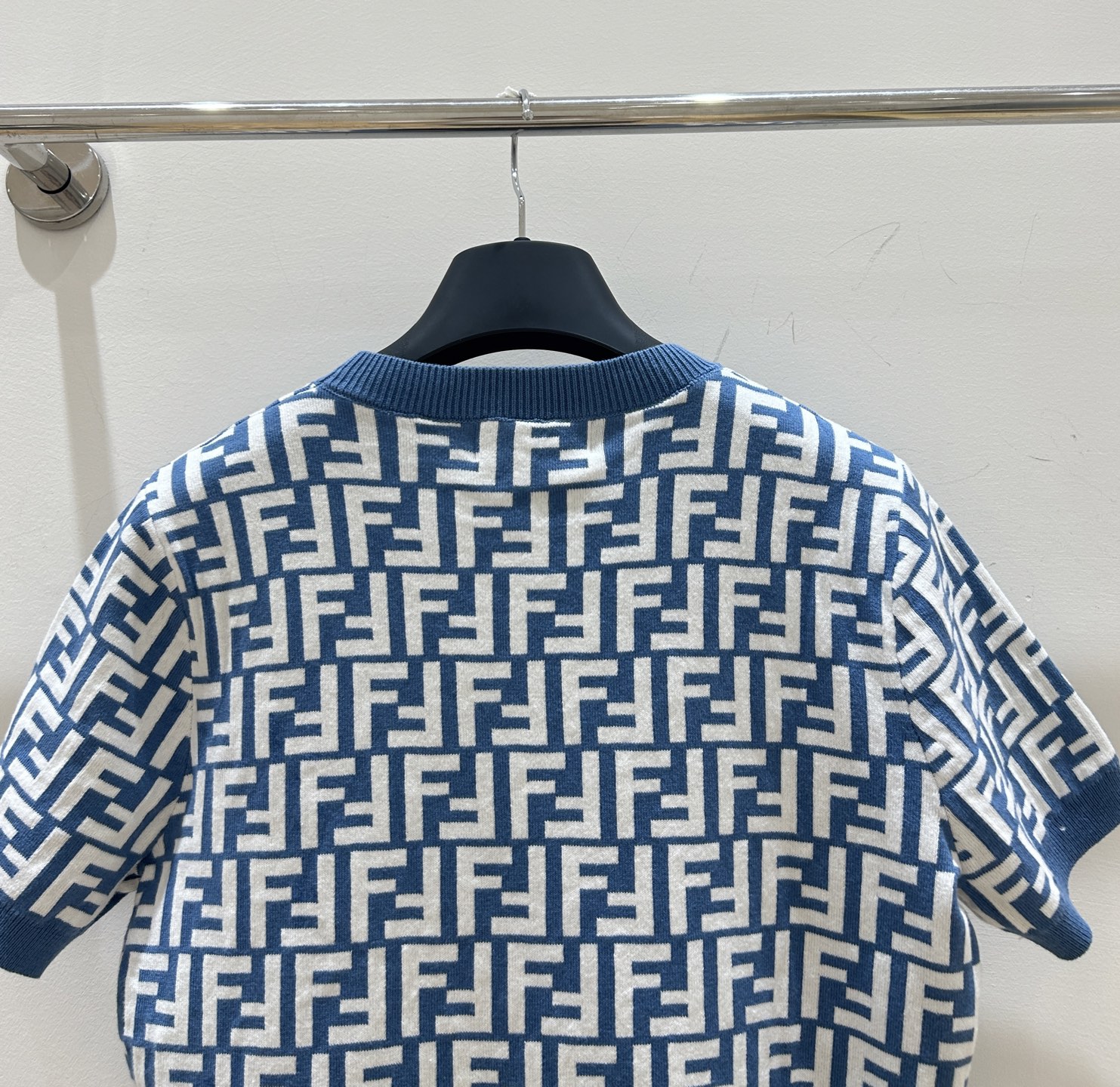 Stylish Single-Size Female Suit with Fendi Lettering and Classic Pattern - 图片 4