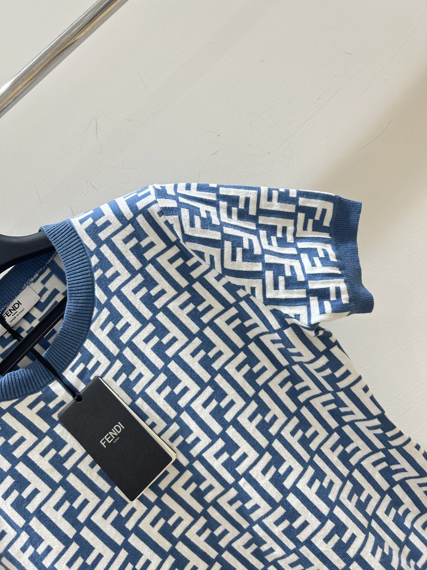 Stylish Single-Size Female Suit with Fendi Lettering and Classic Pattern - 图片 6