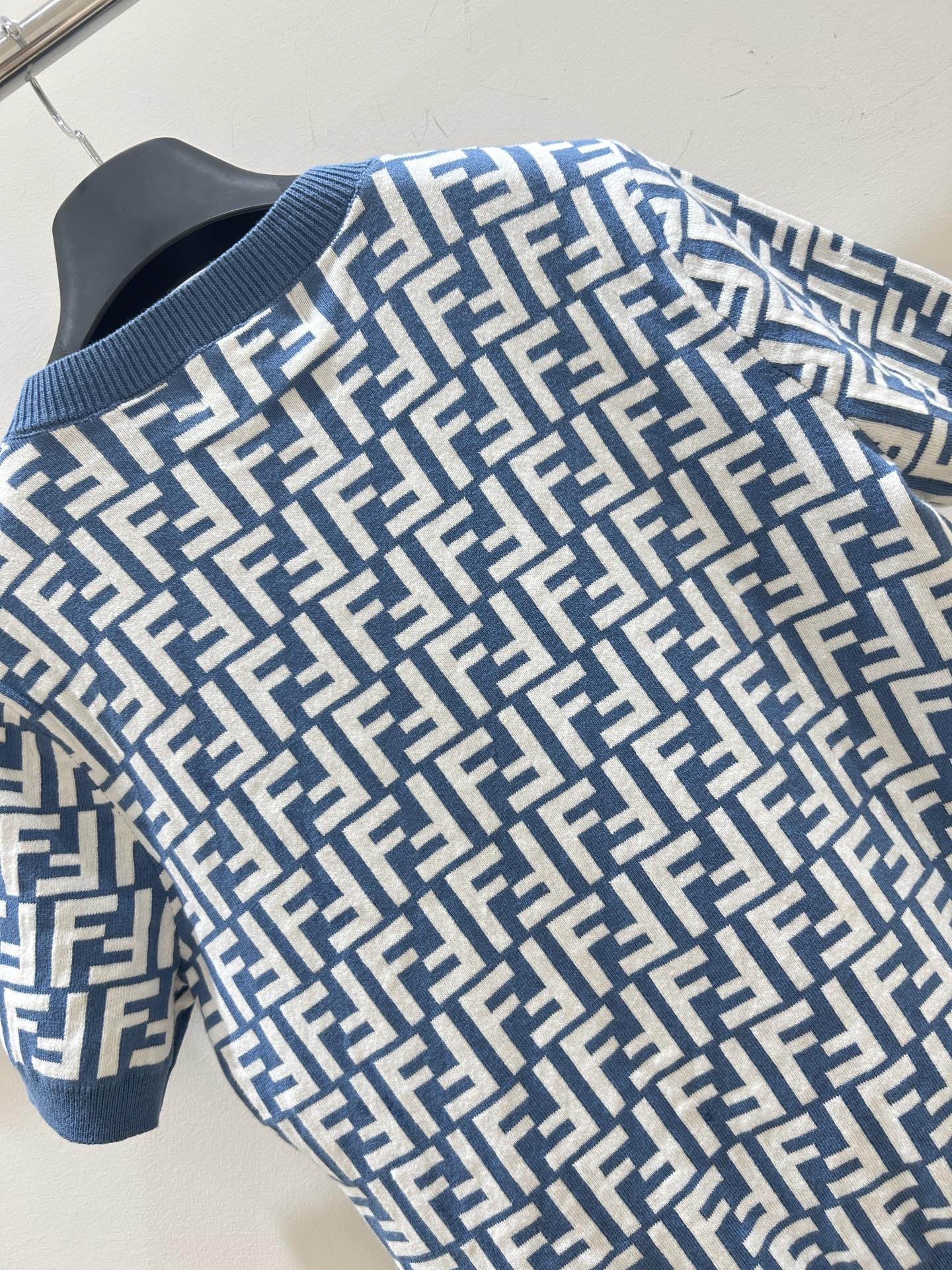 Stylish Single-Size Female Suit with Fendi Lettering and Classic Pattern - 图片 7