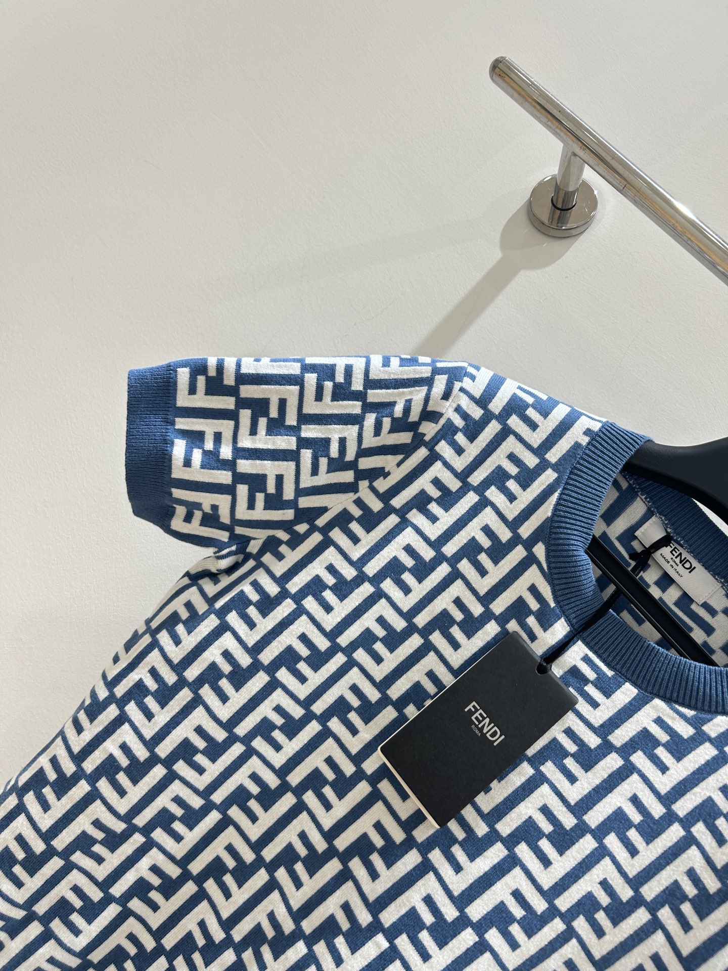 Stylish Single-Size Female Suit with Fendi Lettering and Classic Pattern - 图片 5