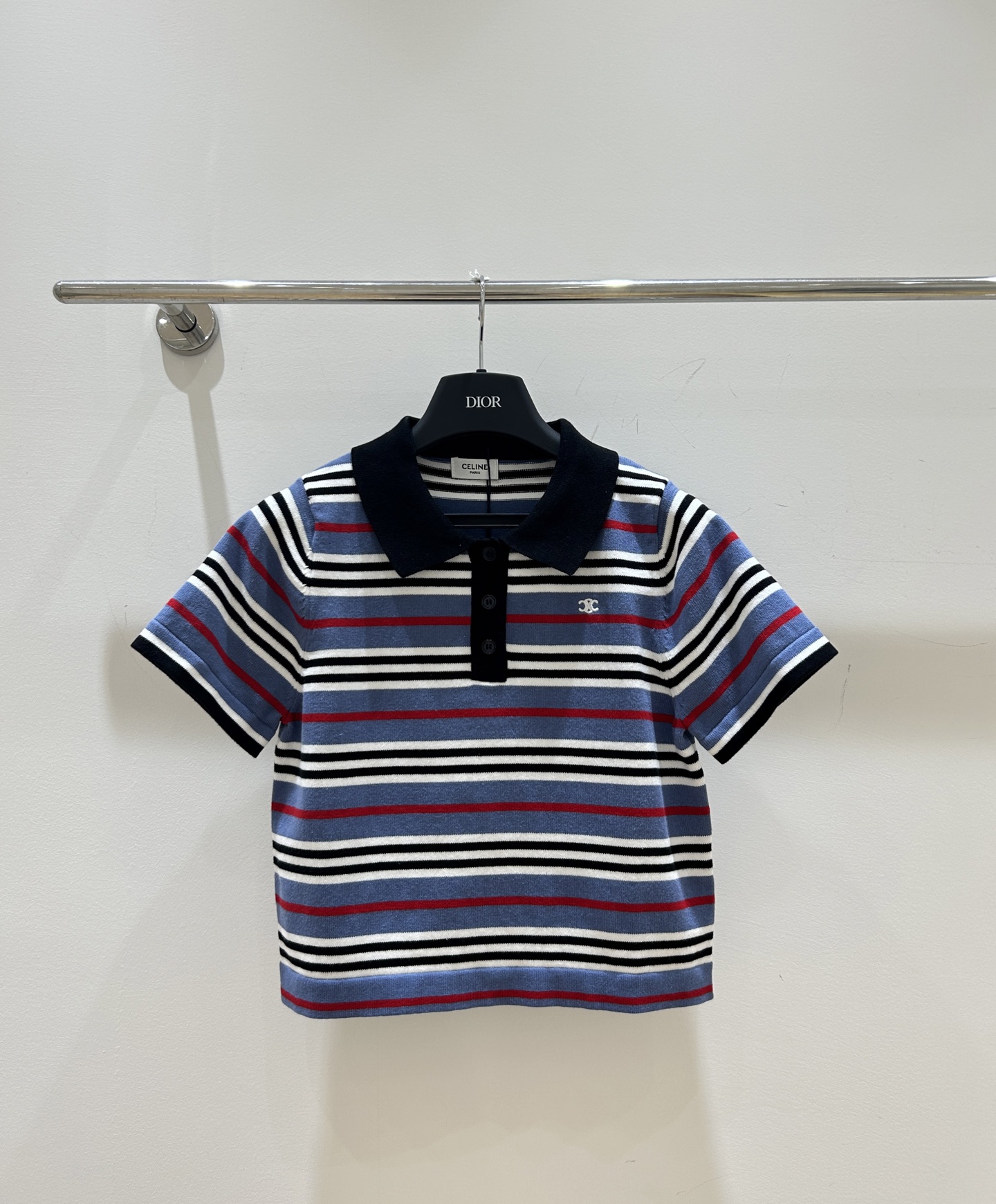 NO:435580,Celine striped lapel short sleeves, classic striped design, neat lapels, refreshing short sleeves, simple without losing the sense of fashion. SML, celine, T-shirt, alexander wang19860909Celine 条纹翻领短袖,经典条纹设计,翻领利落,短袖清爽,简约而不失时尚感 码数SML,,celine,T-shirt,alexander wang,Women's clothing