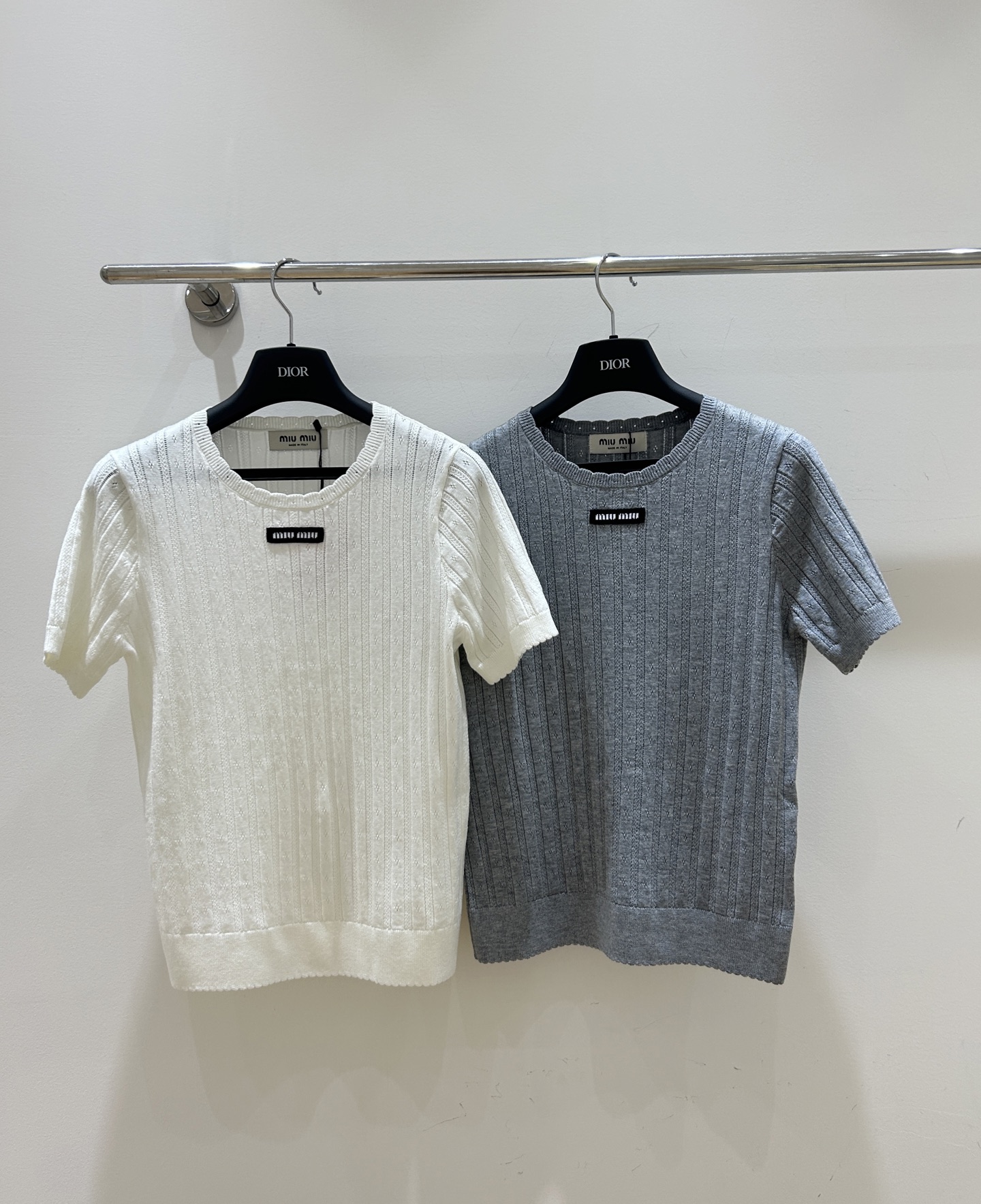 NO:610088,[Summer New Style] Simple and clear MIUMIU style short-sleeved, letter patch and lace round neck combination, hollow knitted design, cool and breathable, short-sleeved style, fashionable and comfortable.,,miumiu,T-shirt,alexander wang19860909【夏季新款】简洁明了的MIUMIU风格短袖,字母贴布与花边圆领结合,镂空针织设计,清凉透气,短袖款式,时尚又舒适.,,miumiu,T-shirt,alexander wang,Women's clothing