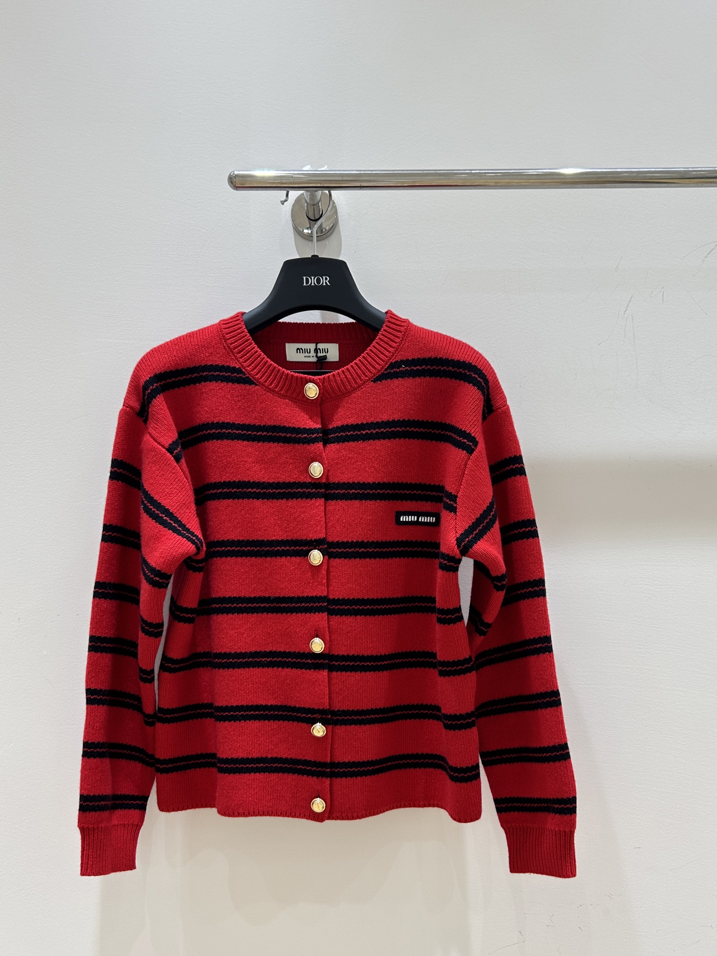 NO:445068,'The new autumn and winter style recommended MIUMIU letter logo patch, paired with classic stripes, classic retro, round neck long-sleeved knitted cardigan jacket, simple and fashionable, warm and versatile.',,miumiu, jackets & coats,alexander wang19860909'秋冬新款推荐MIUMIU字母徽标贴布,搭配经典条纹经典复古,圆领长袖针织开衫外套,简约时尚,保暖又百搭.',,miumiu,jackets & coats,alexander wang,Women's clothing