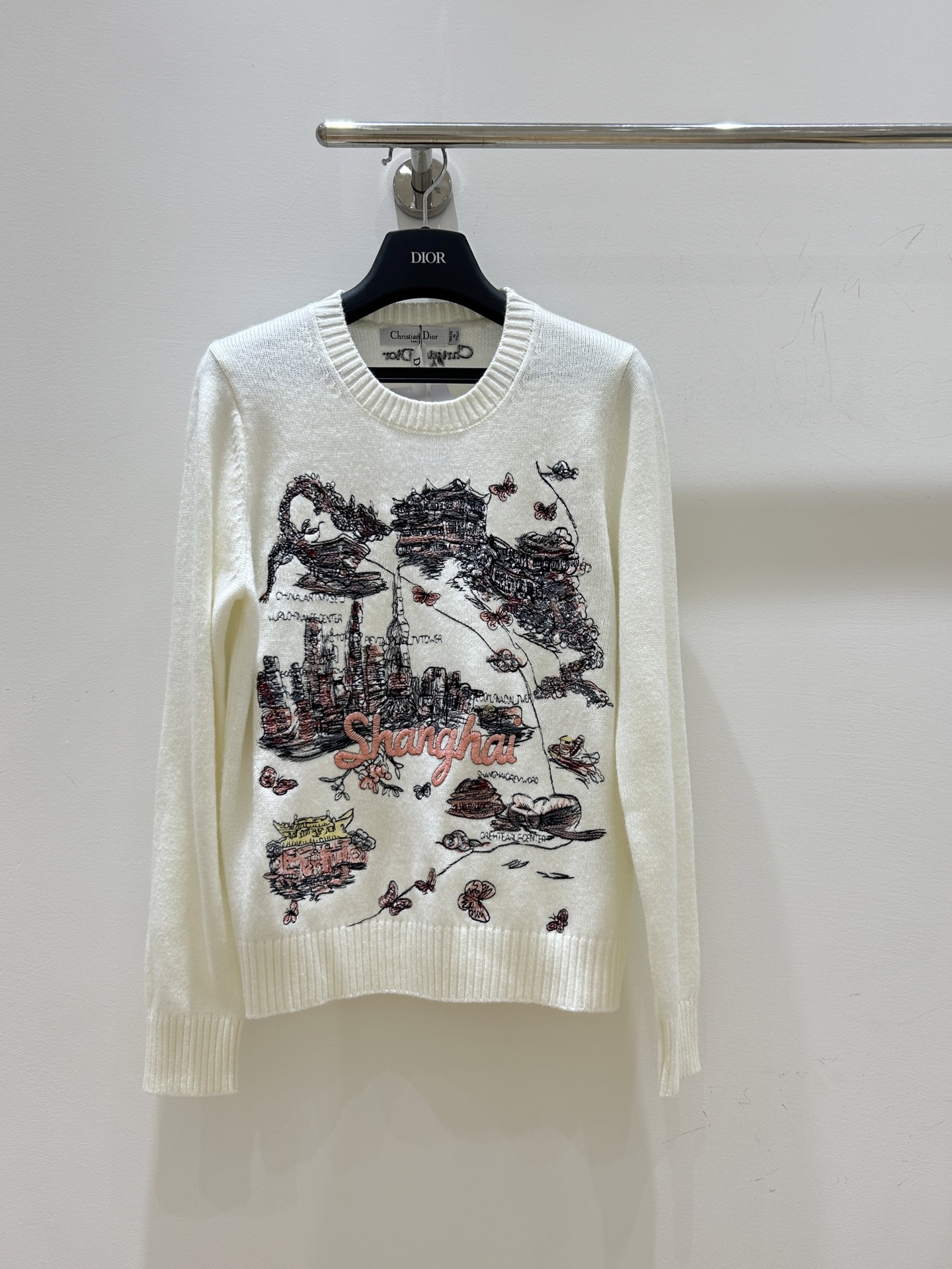 NO:449617,New autumn and winter style] Dior launched a long-sleeved round neck slim sweater, made of soft cashmere, embroidered in Shanghai landscape embroidery, simple and fashionable, showing elegant temperament.,,dior,dior,sweaters,alexander wang19860909秋冬新款】Dior迪奥推出长袖圆领修身毛衣,采用柔软山羊绒,上海风景绣花点缀,简约时尚,尽显高雅气质.,,dior,dior,sweaters,alexander wang,Women's clothing