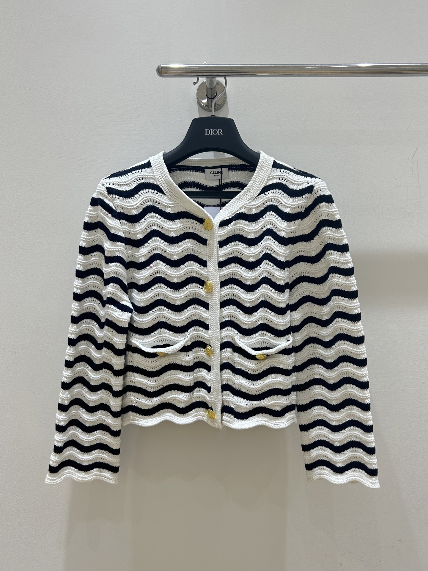 NO:453472,New Celine women's jacket, simple single-breasted design, wavy striped knitted crochet, flared sleeves cotton breathable. Cardigan style, easy to match, coexist with fashion and comfort., celine, jackets & coats, alexander wang19860909新款上新Celine女装外套,简约单排扣设计,波浪条纹针织钩编 喇叭袖棉质透气.开衫款式,轻松搭配,时尚与舒适并存.,,celine,jackets & coats,alexander wang,Women's clothing