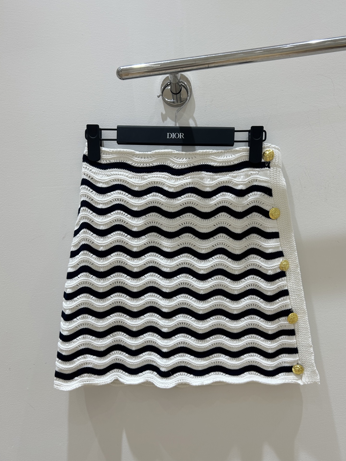 NO:453467,New Celine women's skirt, side button design, wavy striped knitted crochet, cotton fabric comfortable and breathable. Mini length, simple and fashionable, showing your beautiful legs., celine, skirts, alexander wang19860909新款上新Celine女装裙子,侧面纽扣设计,波浪边条纹针织钩编,棉质面料舒适透气.迷你长度,简约时尚,展现你的美腿.,,celine,skirts,alexander wang,Women's clothing