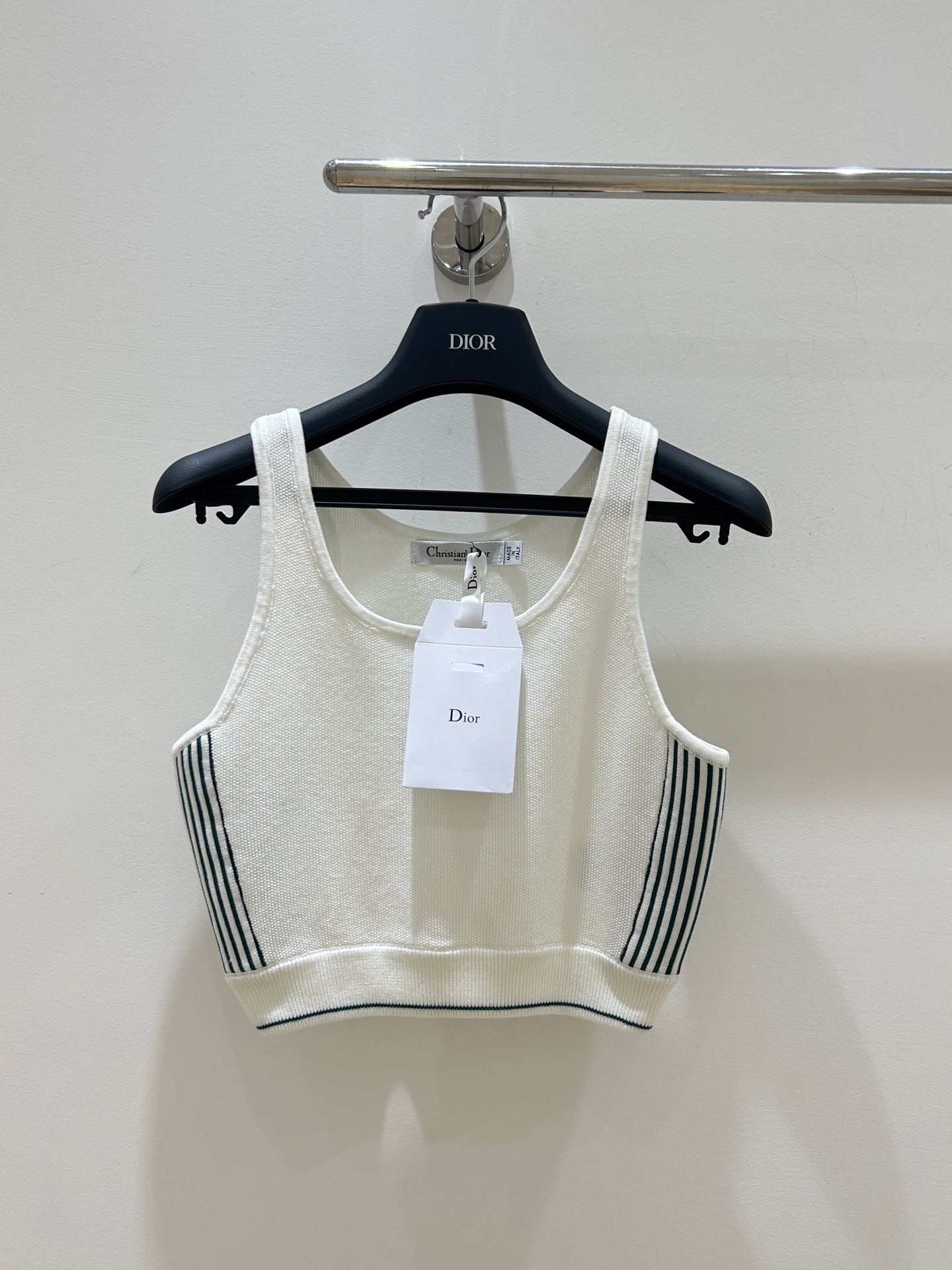 NO:455100,New styles in stock!  Dior women's versatile striped sports knitted vest, fashionable striped design, sports and casual, easy to control various styles.',,dior,dior,alexander wang19860909新款现货！Dior迪奥女百搭条纹运动针织背心,时尚条纹设计,运动休闲两不误,轻松驾驭各种风格.',,dior,dior,alexander wang,Women's clothing