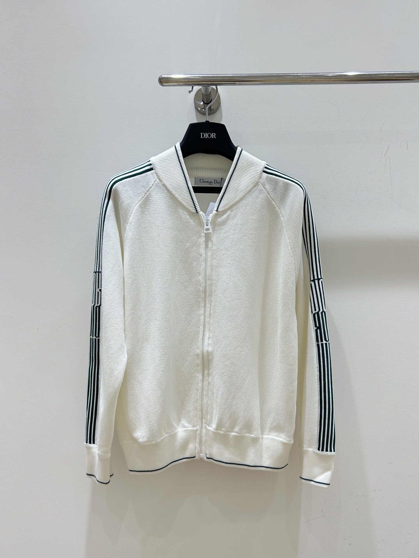NO:486458,New models for early autumn and winter recommended Dior green webbing logo, fashionable casual and sporty women's zippered cardigan, simple design, highlighting vitality and taste.',,dior,dior,alexander wang19860909早秋冬新款推荐Dior迪奥绿色织带logo,时尚休闲运动风女士拉链开衫,简约设计,彰显活力与品味.',,dior,dior,alexander wang,Women's clothing