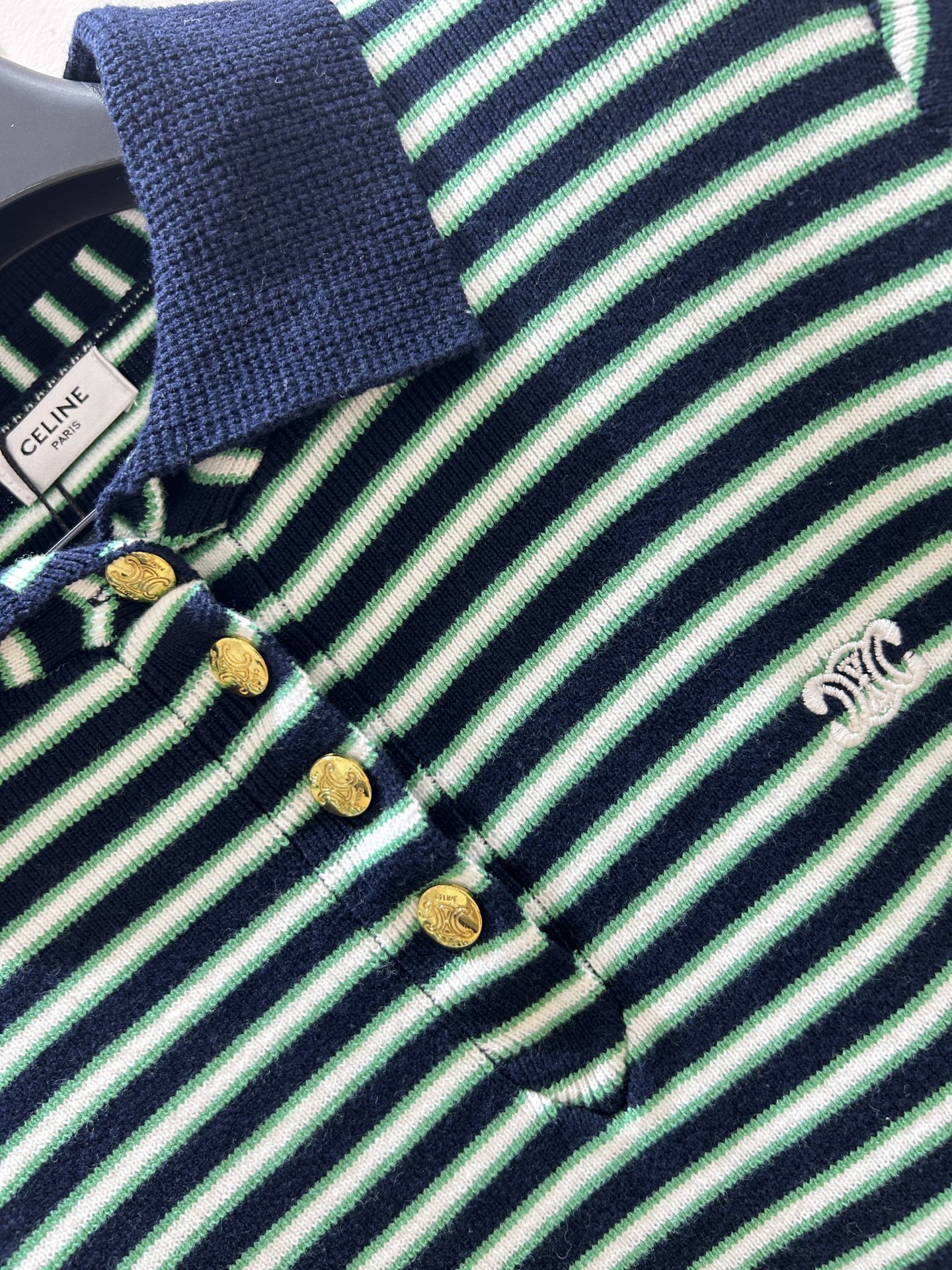 “Autumn Women’s Suit: Celine’s Chord-Striped Knitting Suit with Long-Sleeve Design” - 图片 5