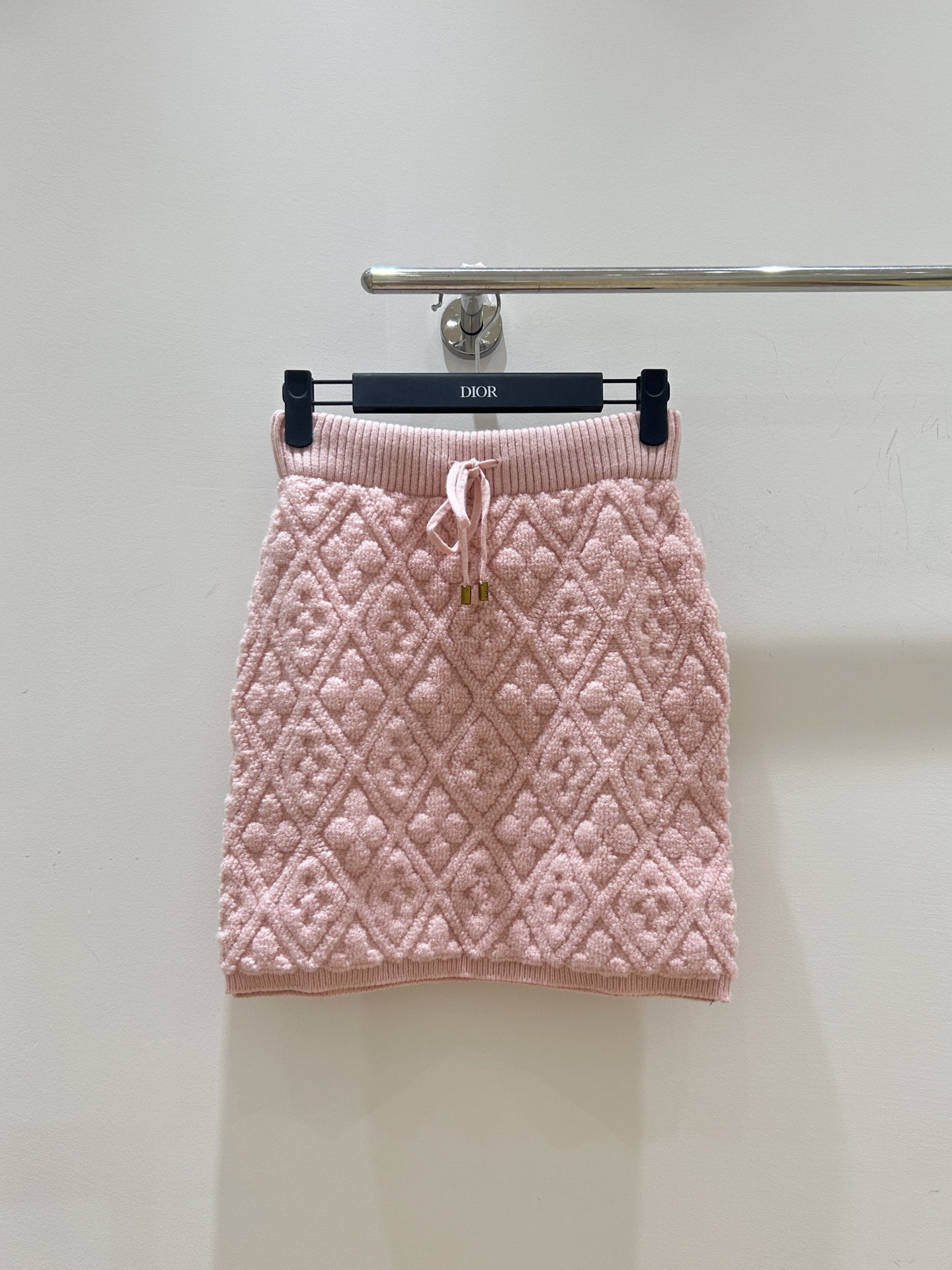 NO:588317,Donkey’s house!  Counter style!  Letter logo pattern jacquard A-line drawstring pink mini skirt!  All three standards are complete!  Size S/M/L, shipped from stock!  (M size waist 66, skirt length 46),,louis vuitton,louis vuitton,louis vuitton,skirts,alexander wang19860909Lv驴家！专柜款！字母logo图案提花A字抽绳粉色小半裙！三标齐全！码数S/M/L,现货发！(M码腰围66裙长46),,louis vuitton,louis vuitton,louis vuitton,skirts,alexander wang,Women's clothing