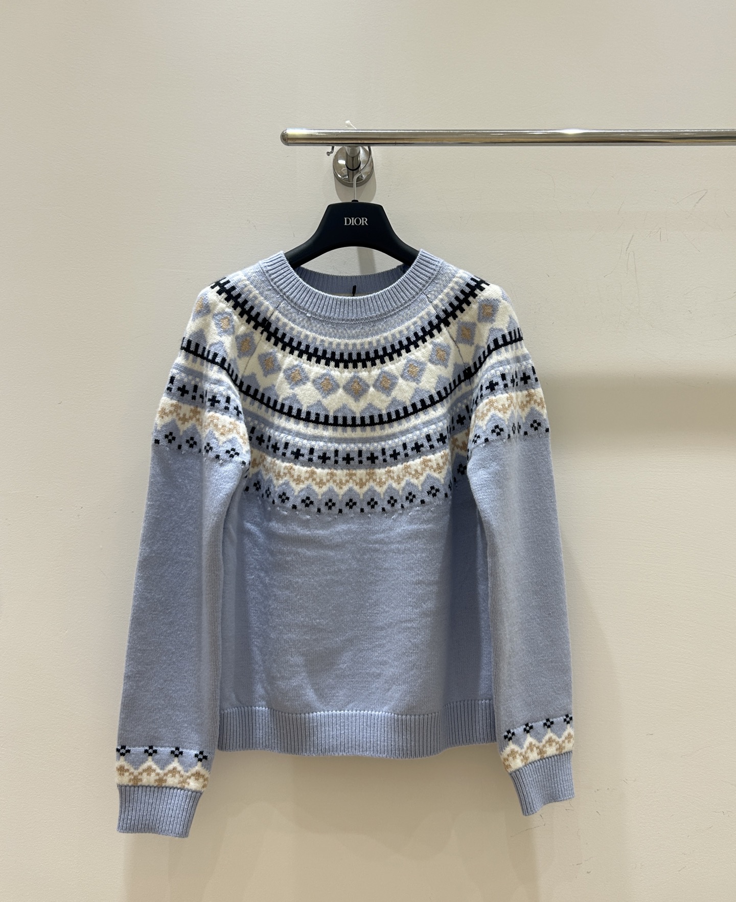 NO:606322,New outfits for early autumn and winter!  This miumiu Fair Isle style blue sweater is here, with letter embroidery and logo, retro knitted pullover style, full of texture, available now, don’t miss it!  ,,miumiu,sweaters,alexander wang19860909早秋秋冬焕新装！这款miumiu费尔岛风蓝色毛衣来袭,字母刺绣搭配徽标,复古针织套头款,质感满满,现货供应别错过！,,miumiu,sweaters,alexander wang,Women's clothing