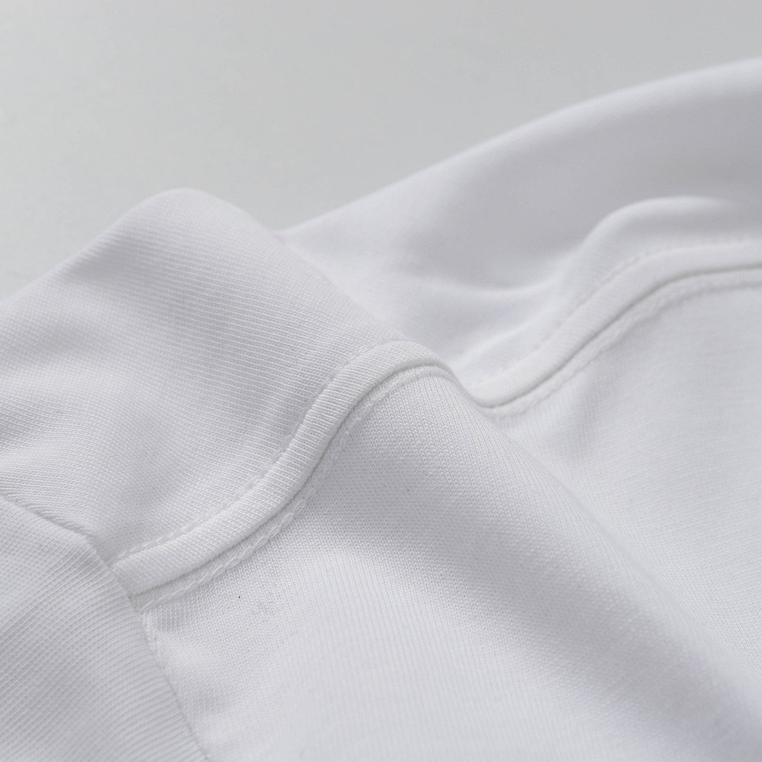 Gucci Double G-Letter Logo T-shirt in Black and White, Spring/Summer Collection - 图片 5