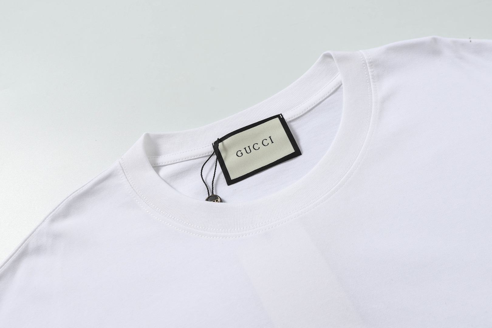 Gucci 2025 Embroidered Couple T-Shirt – High-End Fashion, Original Design, Unisex S-XL Sizes - 图片 4