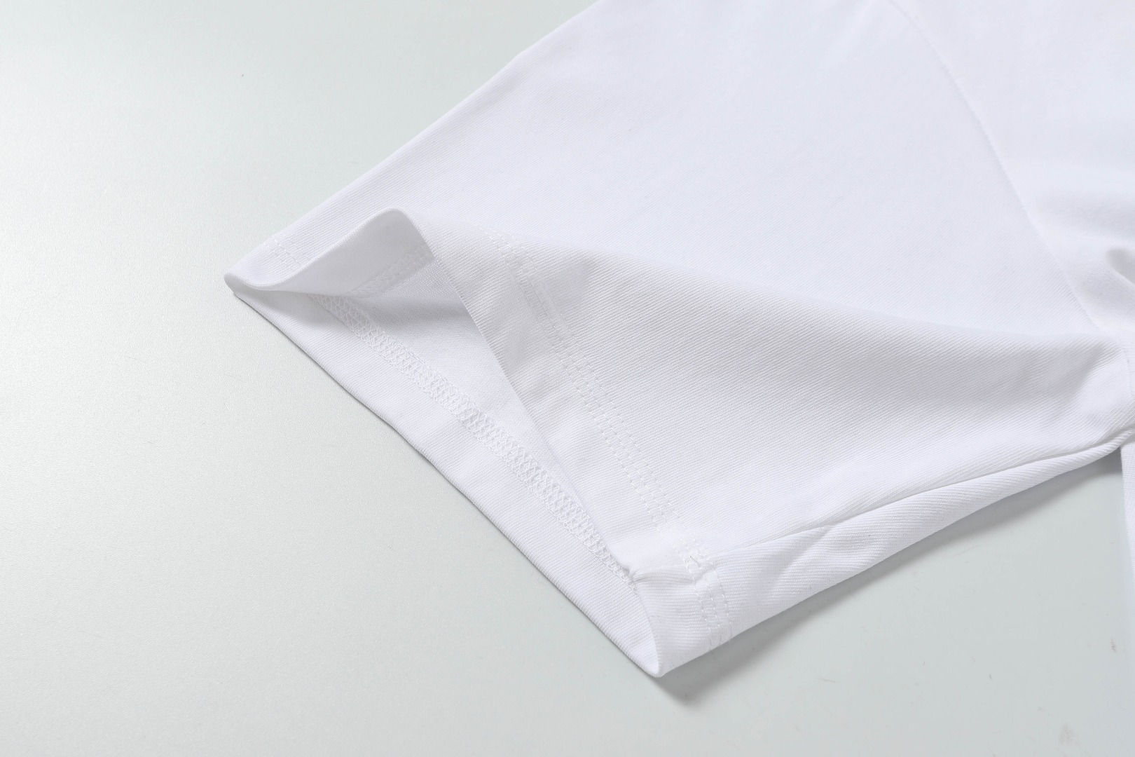 Gucci 2025 Embroidered Couple T-Shirt – High-End Fashion, Original Design, Unisex S-XL Sizes - 图片 8