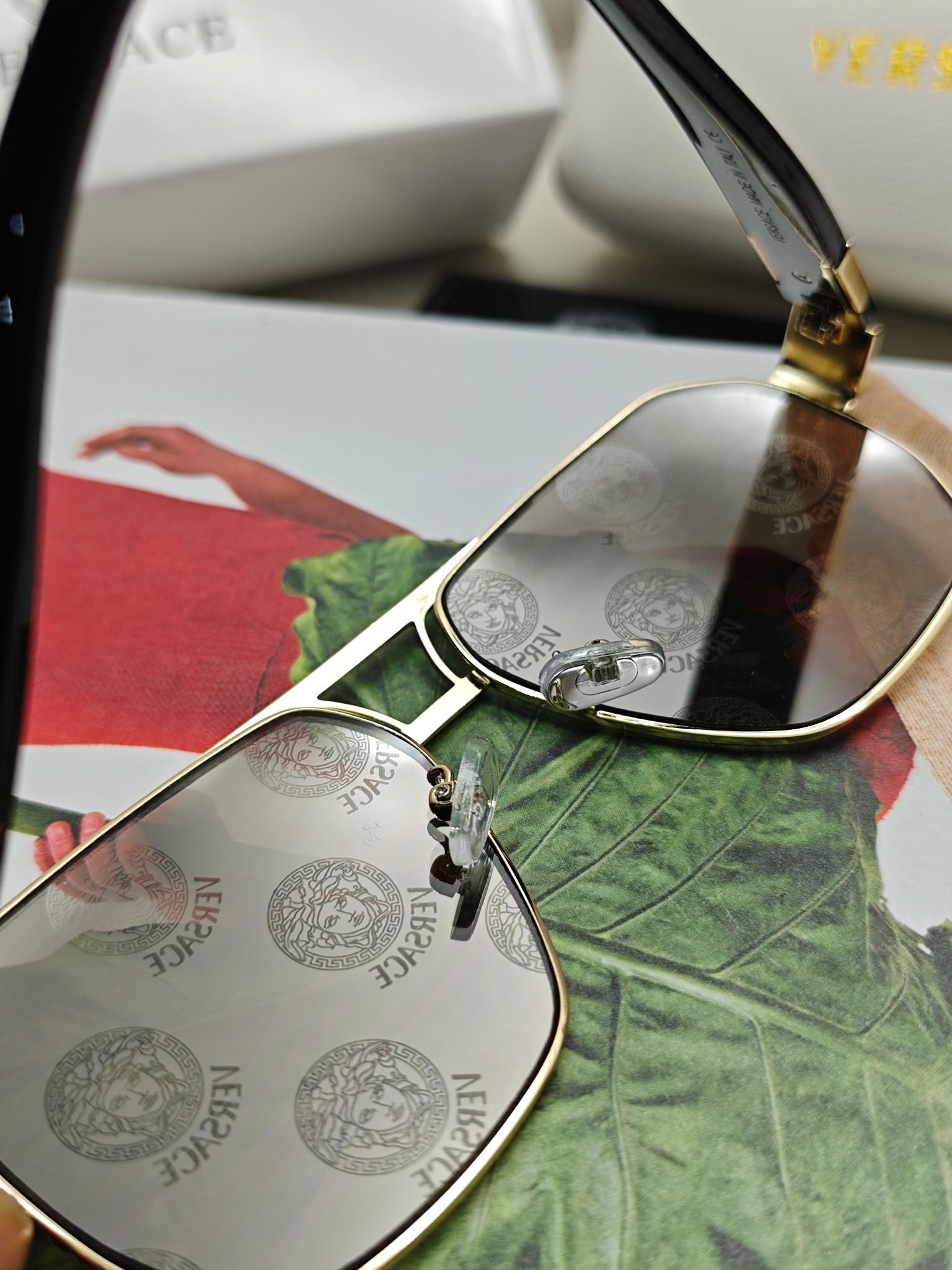 versace范思哲方形太阳眼镜简练金属风金色美杜莎头像立体有质感