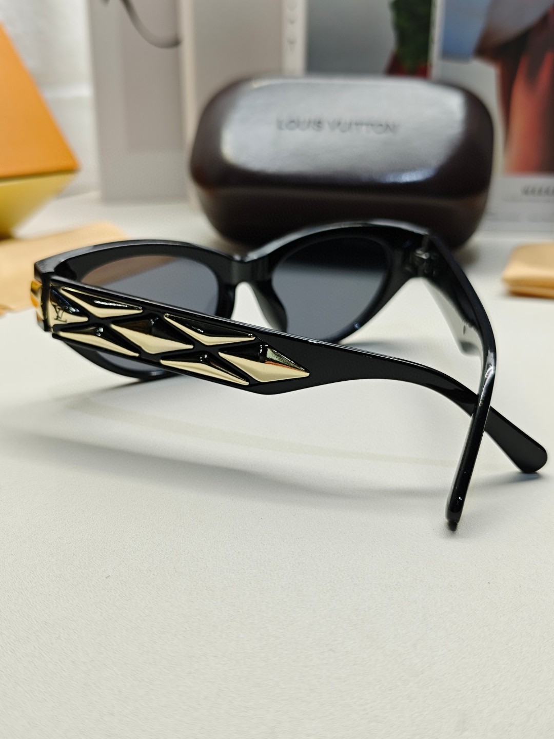 LV路易威登新款猫眼墨镜️高级电镀镜腿男女款遮阳镜