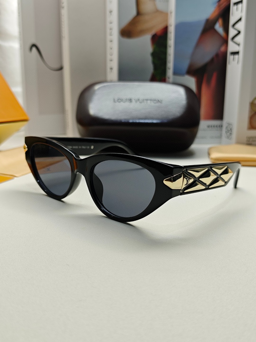LV路易威登新款猫眼墨镜️高级电镀镜腿男女款遮阳镜