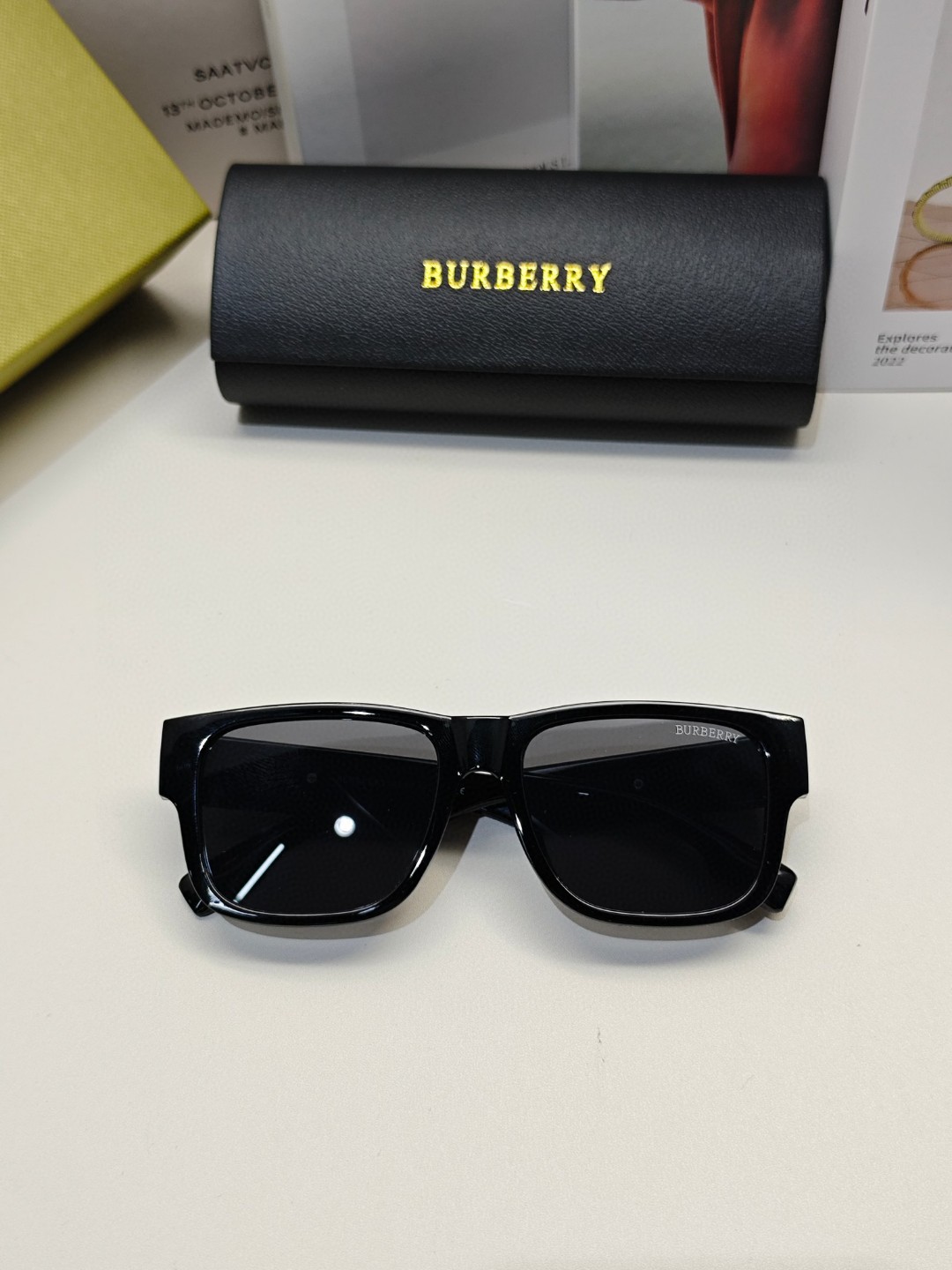 BURBERRY巴宝莉镜腿LOGO成为了当下最流行的时尚元素没有过多的累赘装饰简单高调专柜一比一做工精湛