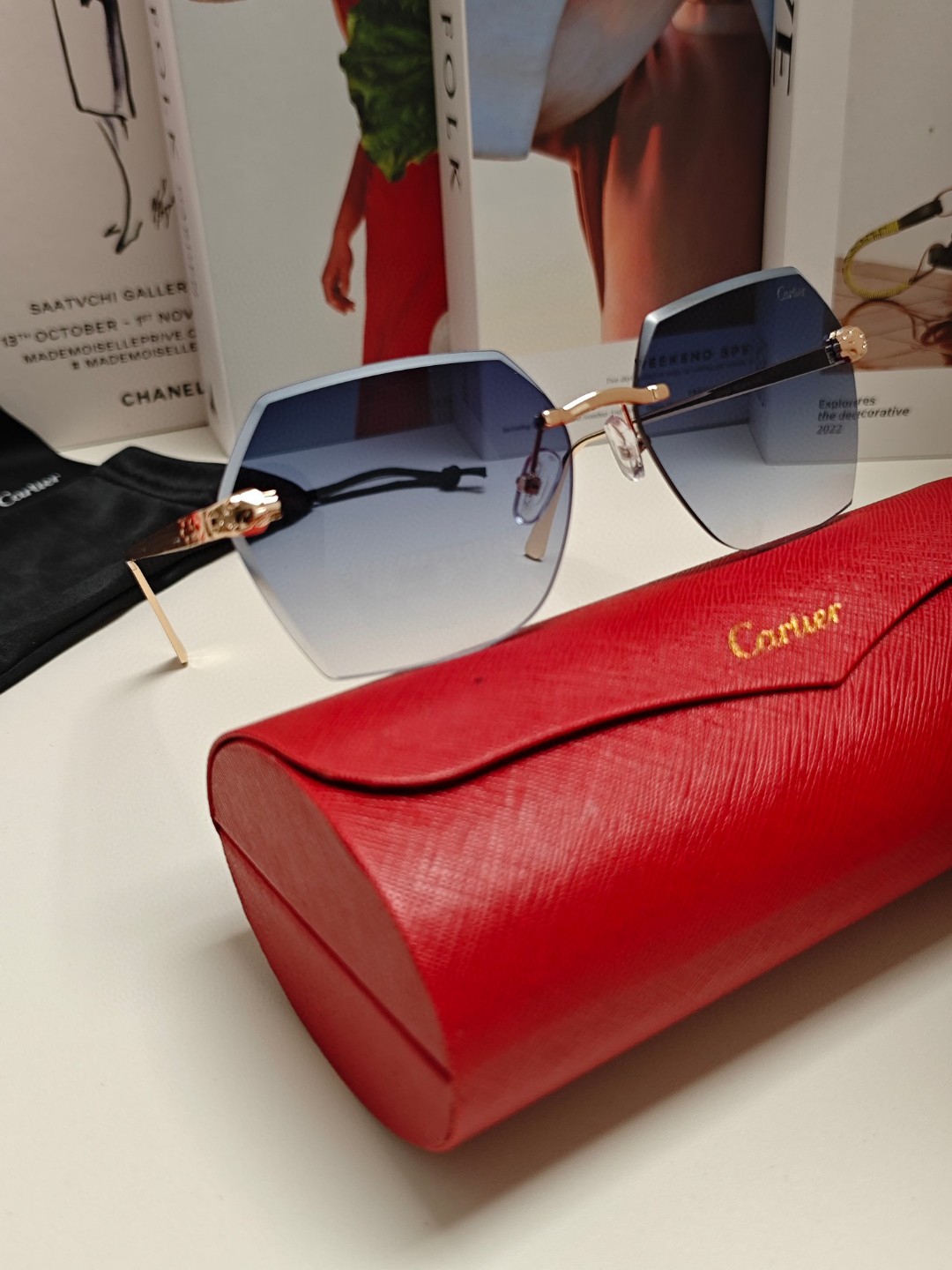Cartier卡地亚2024新款无框太阳镜女经典豹子镜腿钻石切边高级感渐变色墨镜大框