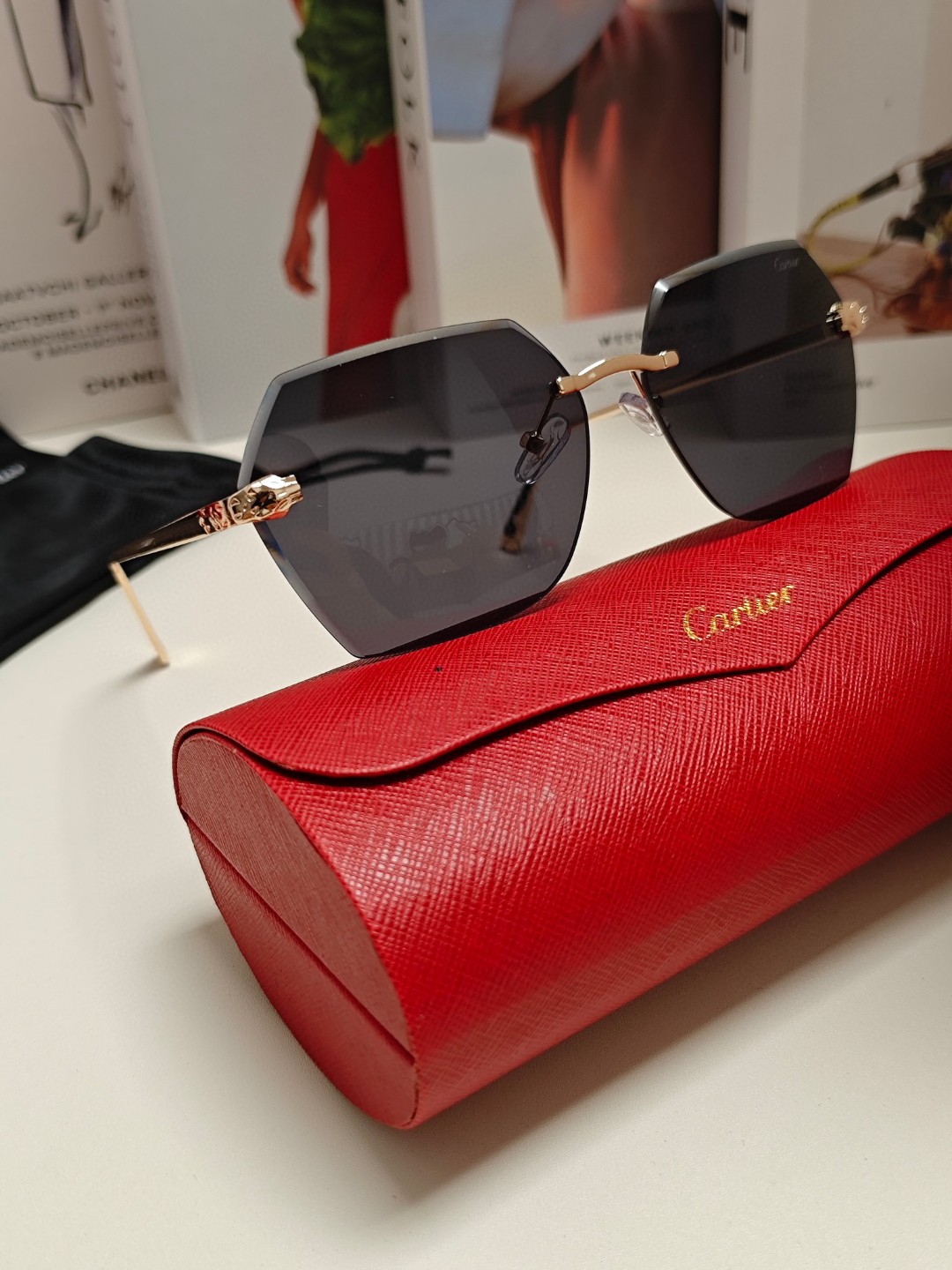 Cartier卡地亚2024新款无框太阳镜女经典豹子镜腿钻石切边高级感渐变色墨镜大框