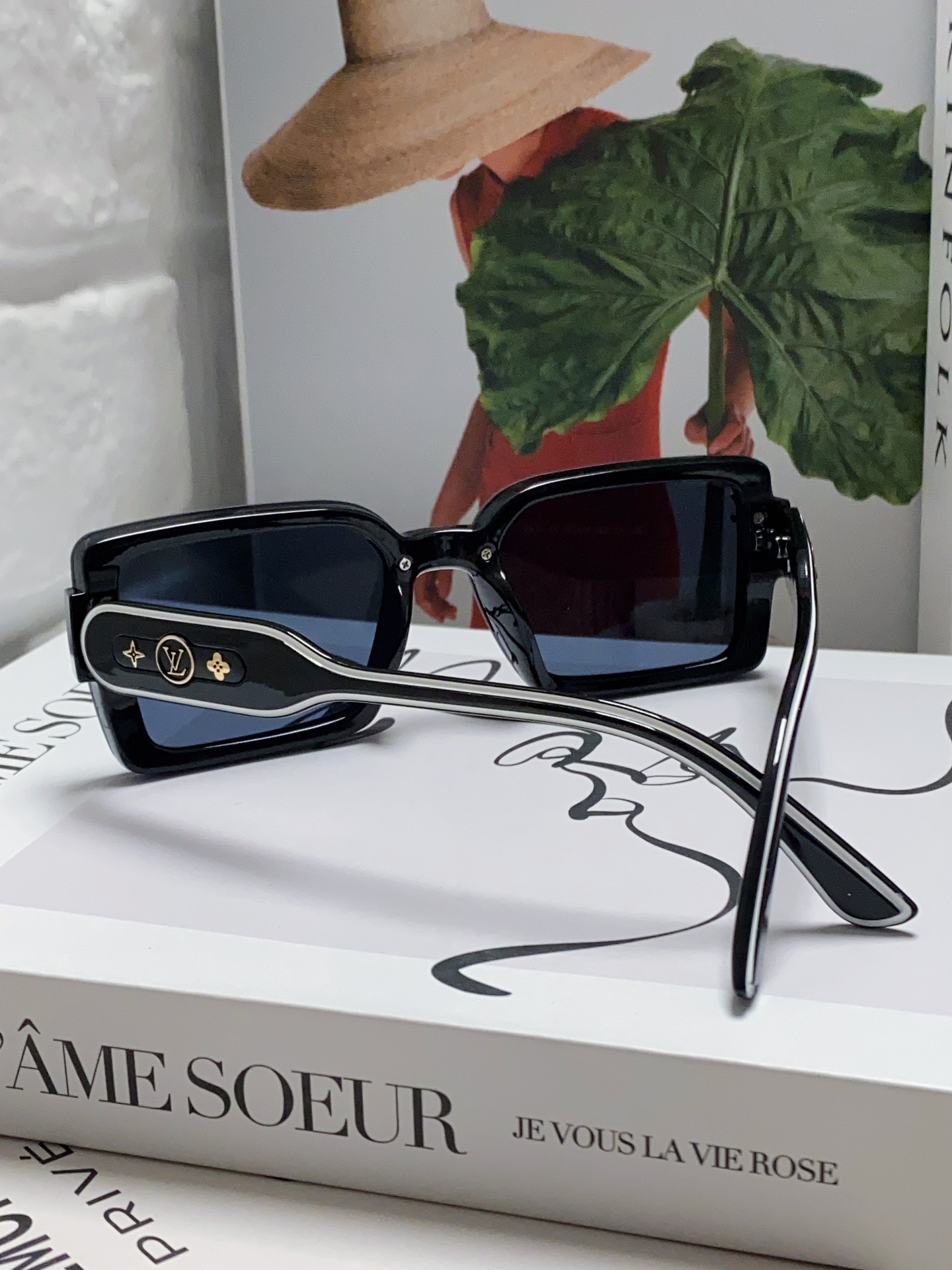 LV路易威登2024新款太阳镜女款眼镜女士开车用偏光墨镜方框显瘦个性复古
