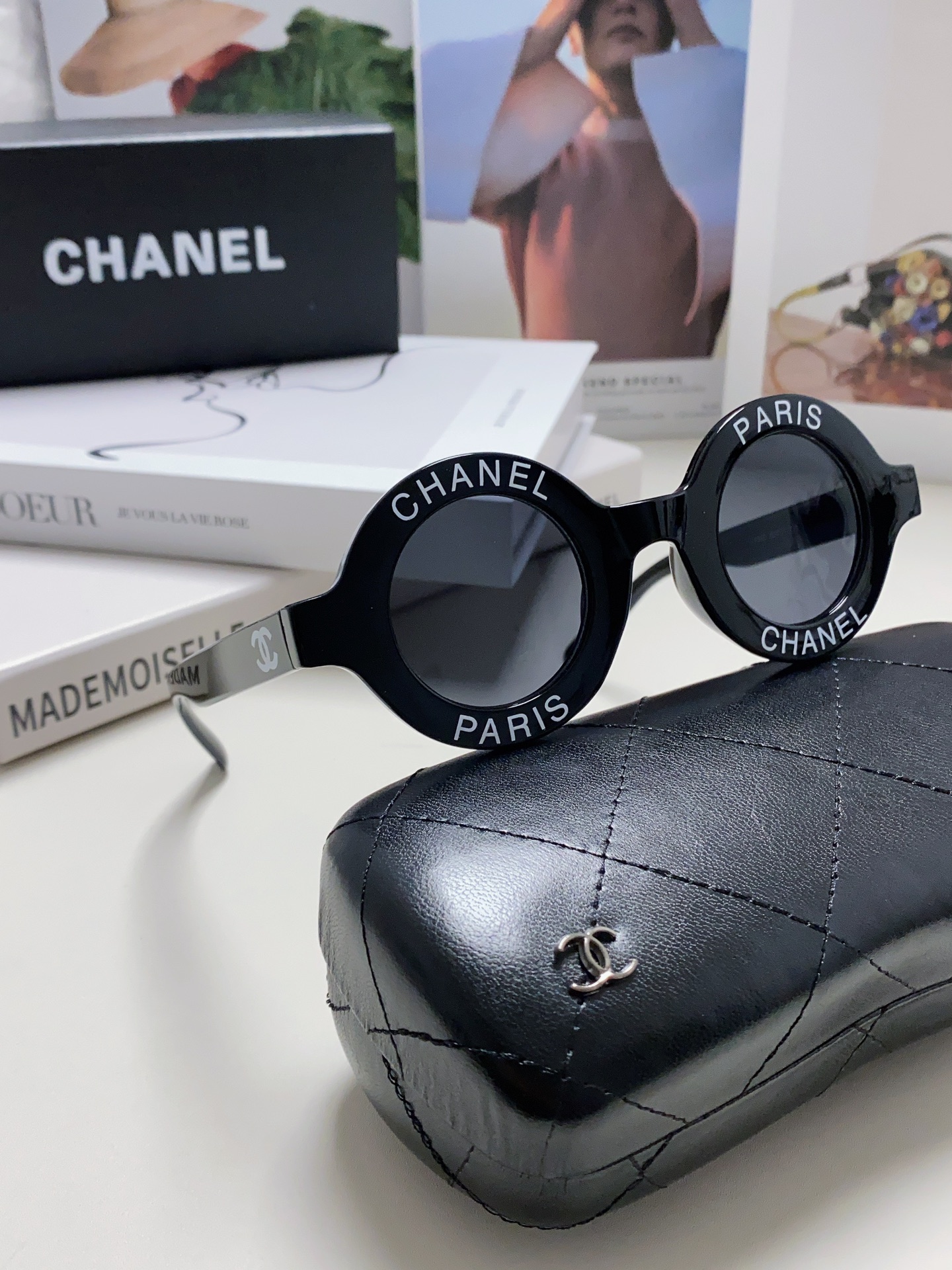 Chanel香奈儿英文字母墨镜女款潮欧美时尚街拍黑白条纹圆框太阳镜眼镜